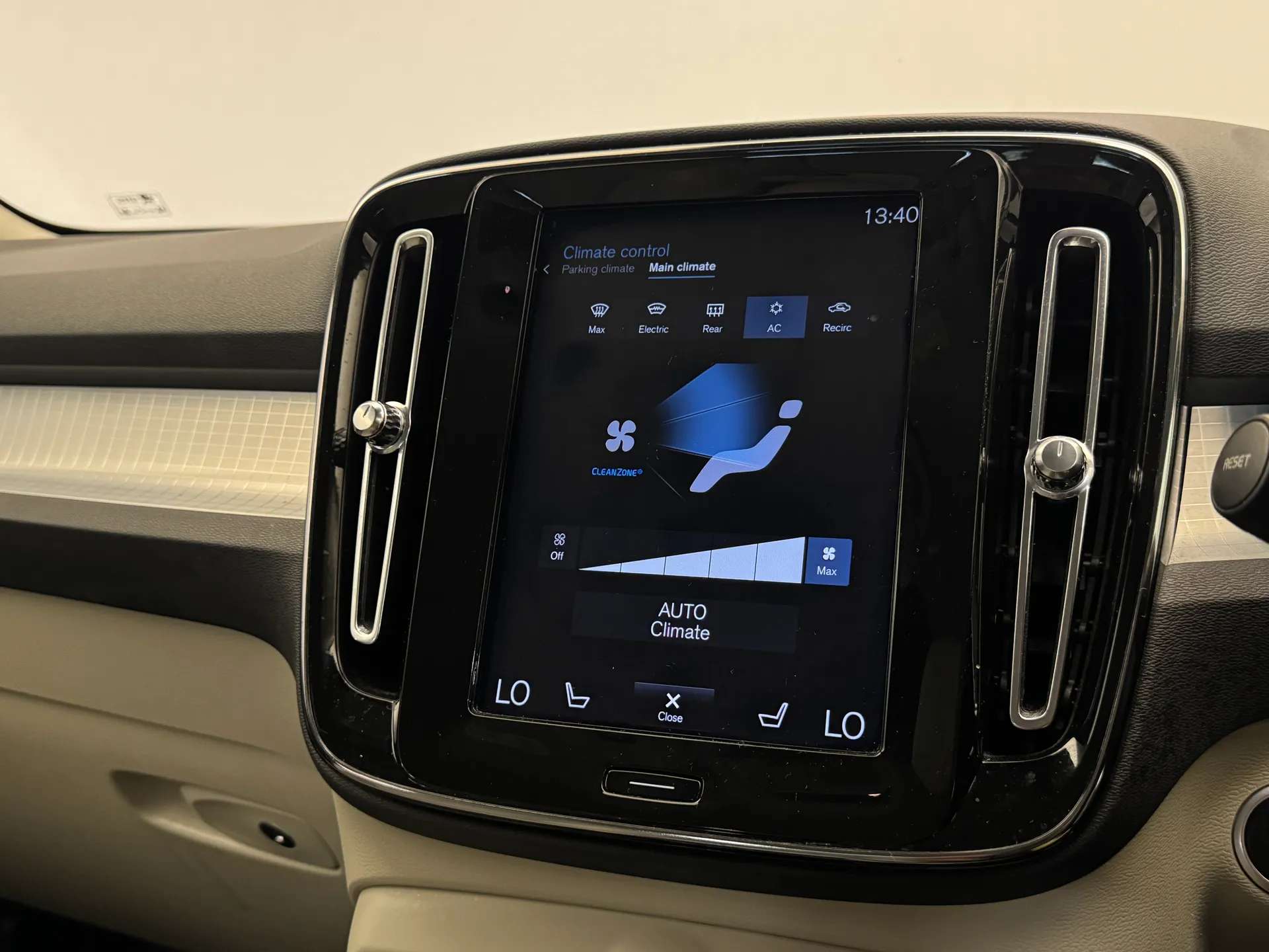2019 VOLVO XC40 2019 VOLVO XC40