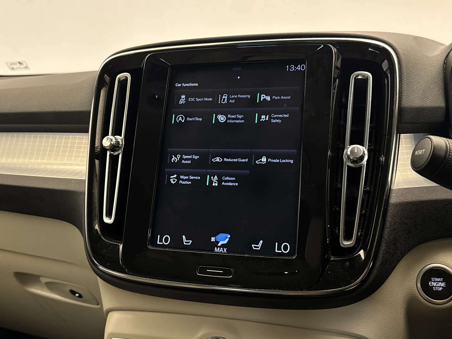 2019 VOLVO XC40 2019 VOLVO XC40