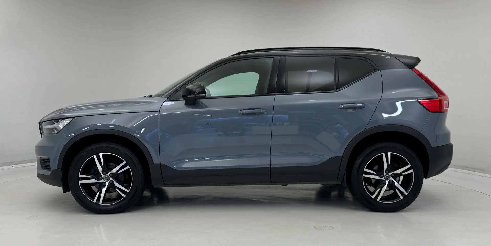 2021 VOLVO XC40 2021 VOLVO XC40