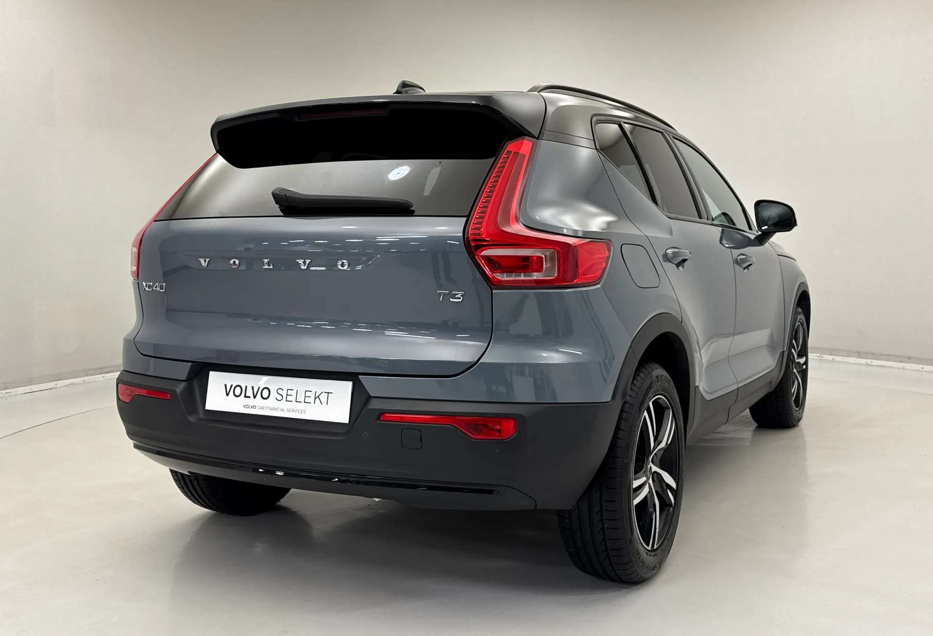 2021 VOLVO XC40 2021 VOLVO XC40