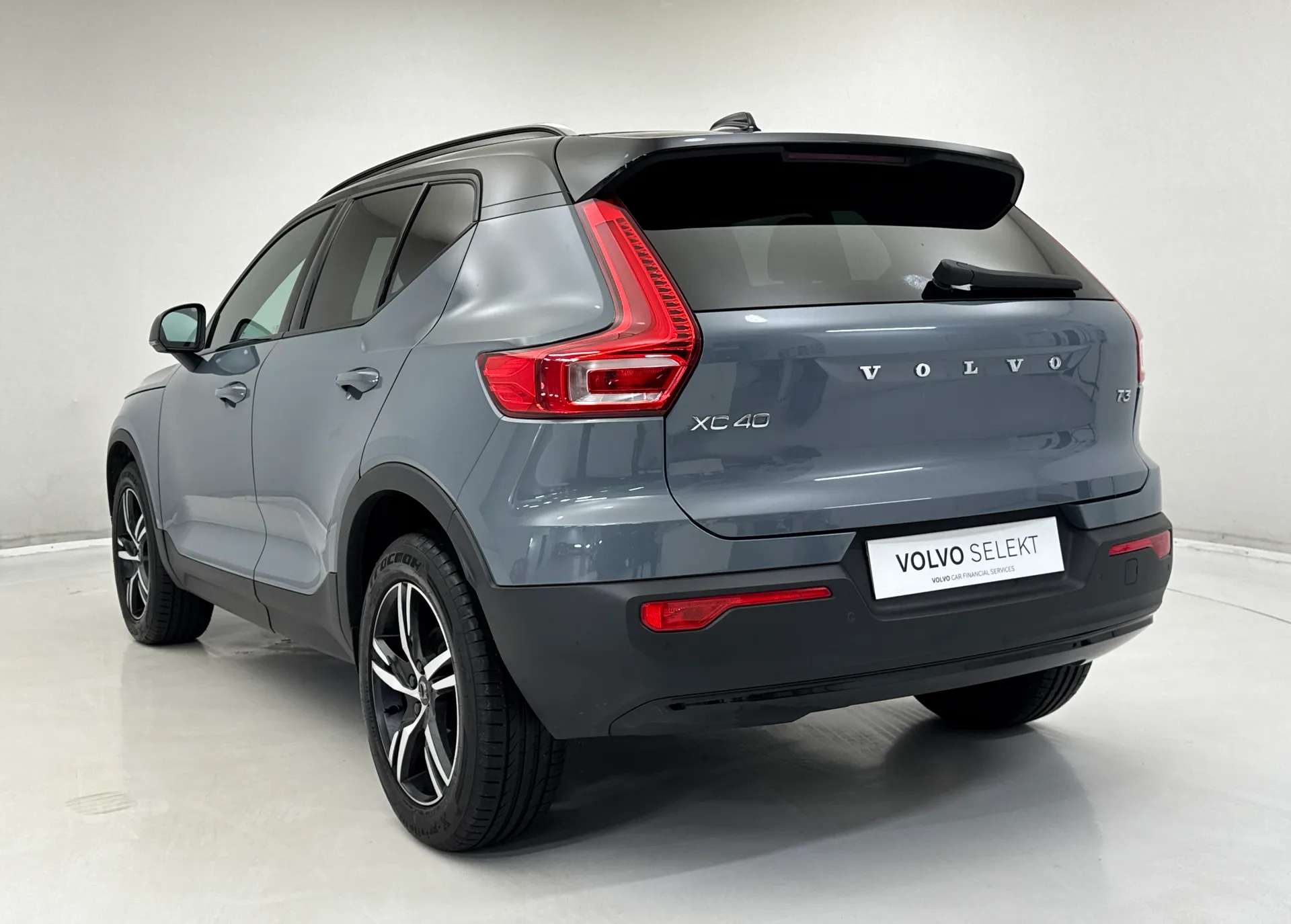 2021 VOLVO XC40 2021 VOLVO XC40