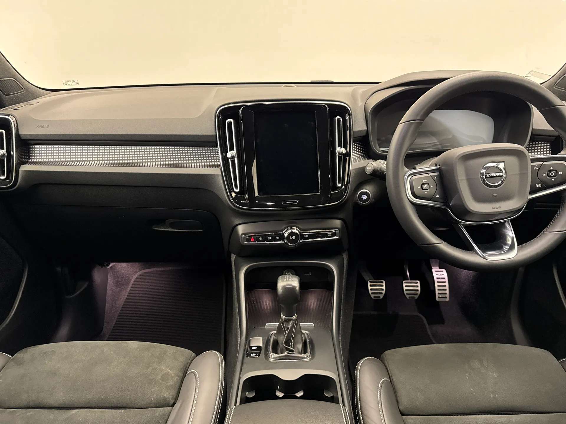 2021 VOLVO XC40 2021 VOLVO XC40