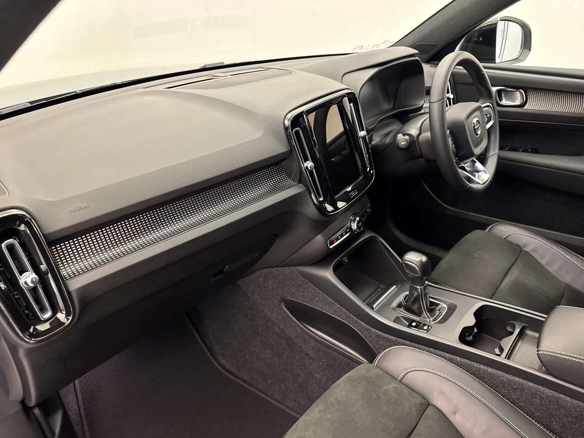 2021 VOLVO XC40 2021 VOLVO XC40