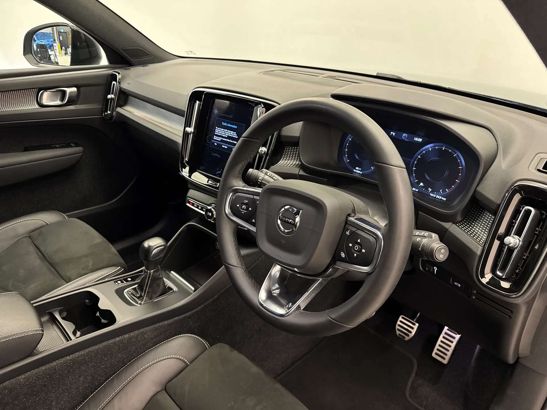 2021 VOLVO XC40 2021 VOLVO XC40