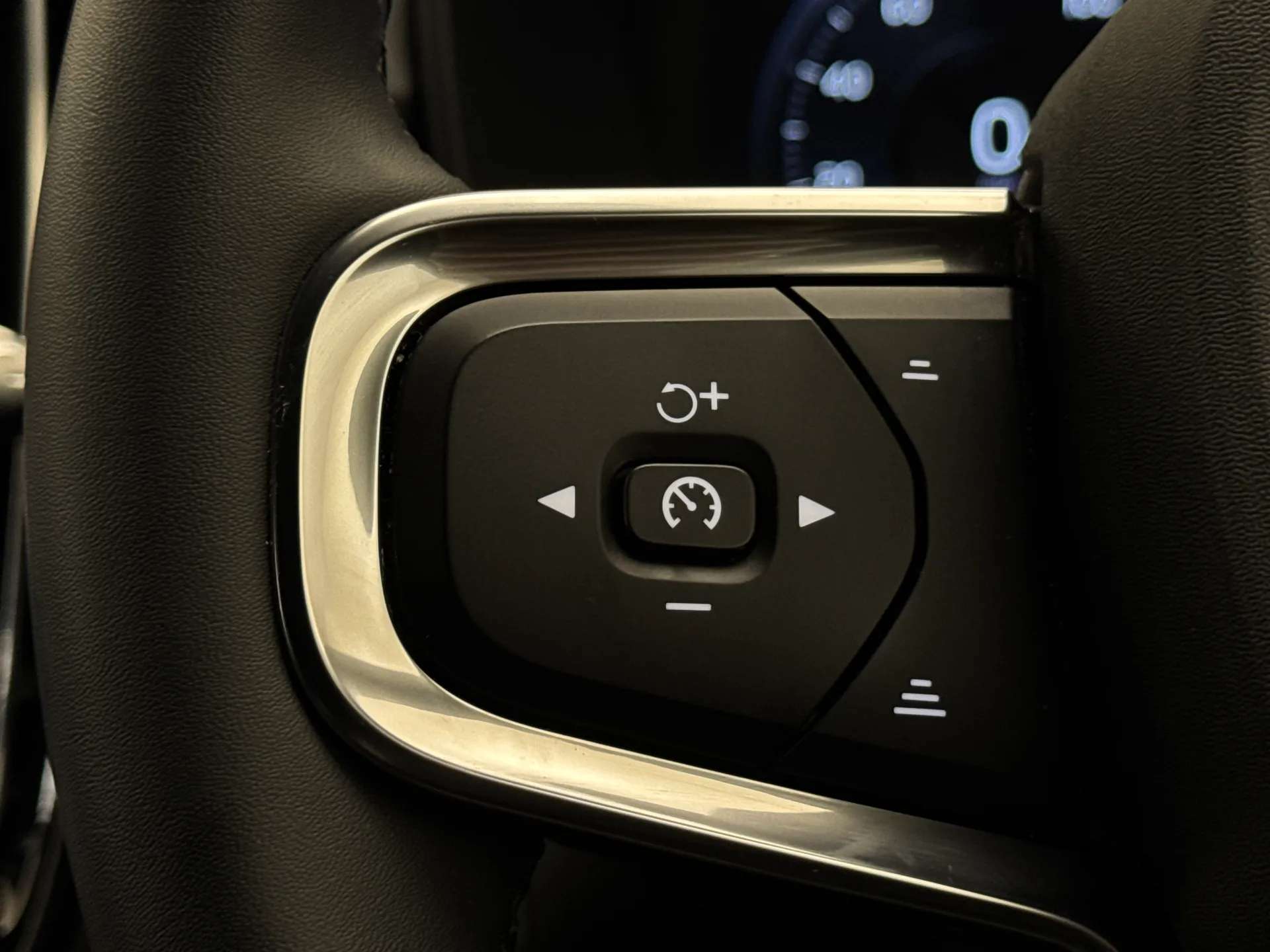 2021 VOLVO XC40 2021 VOLVO XC40