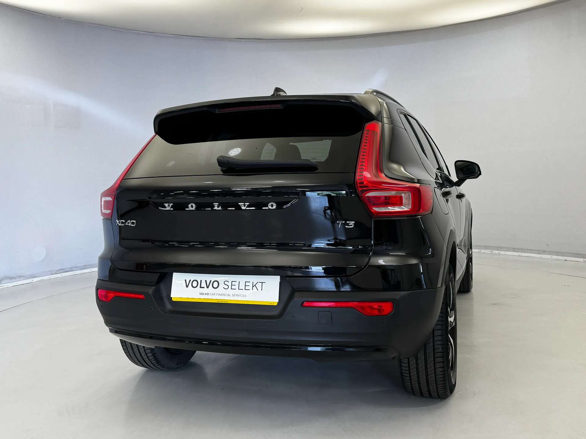 2022 VOLVO XC40 2022 VOLVO XC40