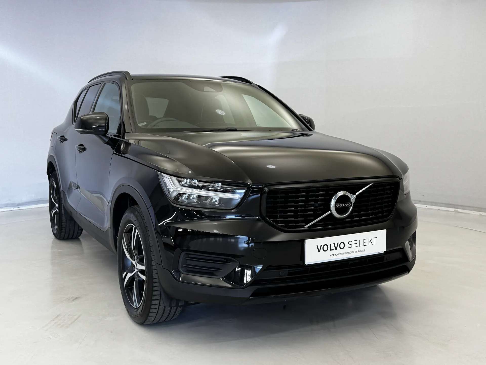 2022 VOLVO XC40 2022 VOLVO XC40