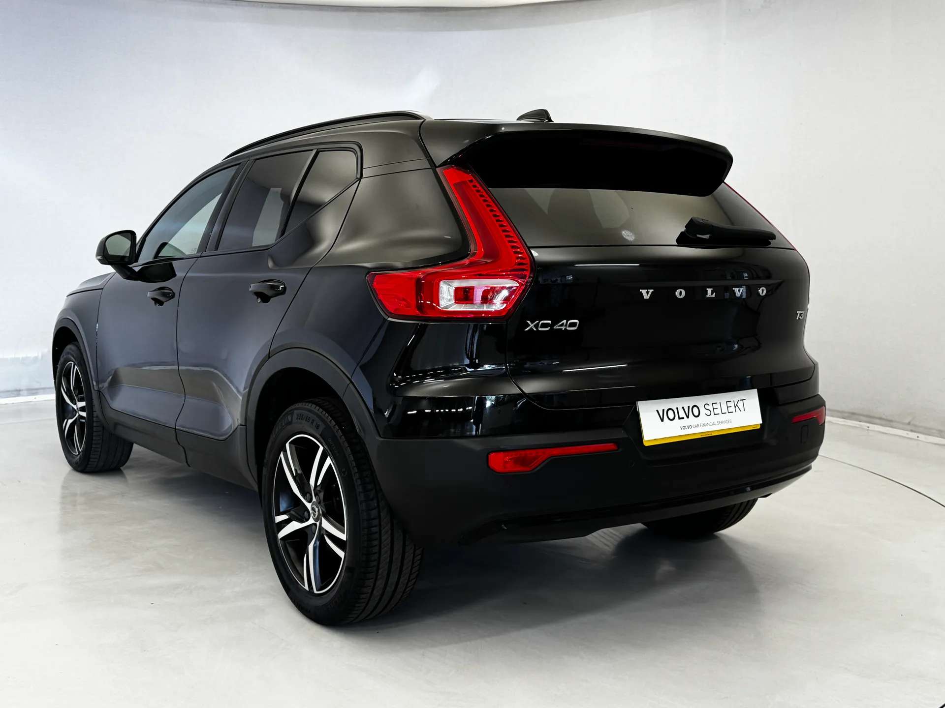2022 VOLVO XC40 2022 VOLVO XC40