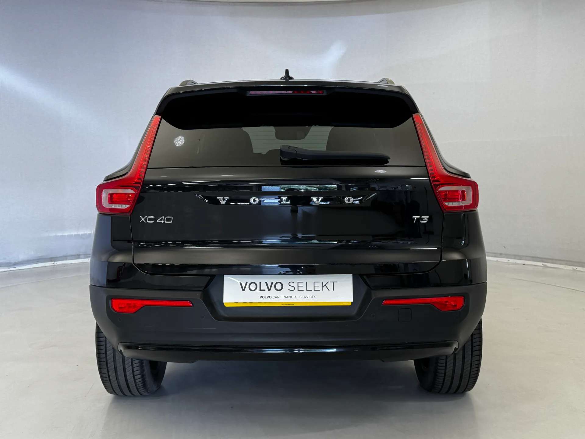 2022 VOLVO XC40 2022 VOLVO XC40