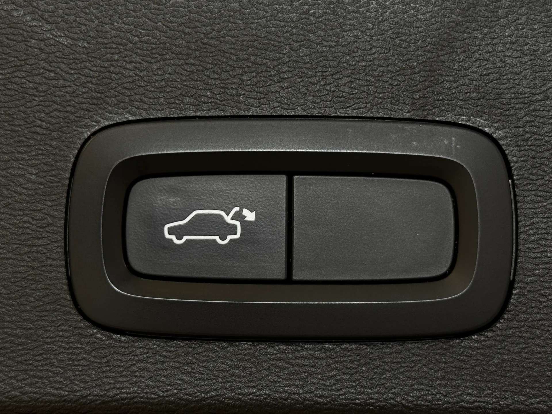 2022 VOLVO XC40 2022 VOLVO XC40