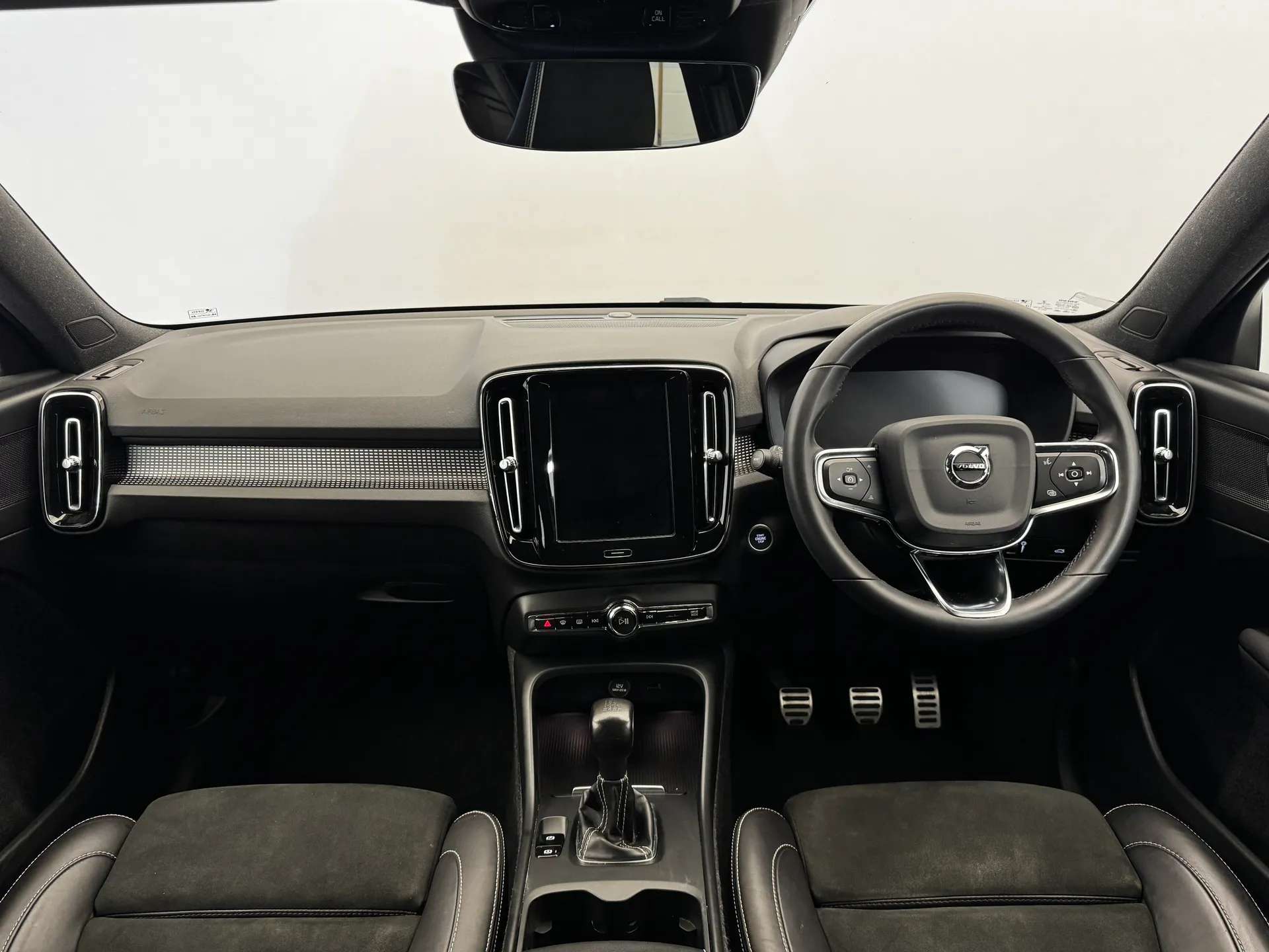 2022 VOLVO XC40 2022 VOLVO XC40