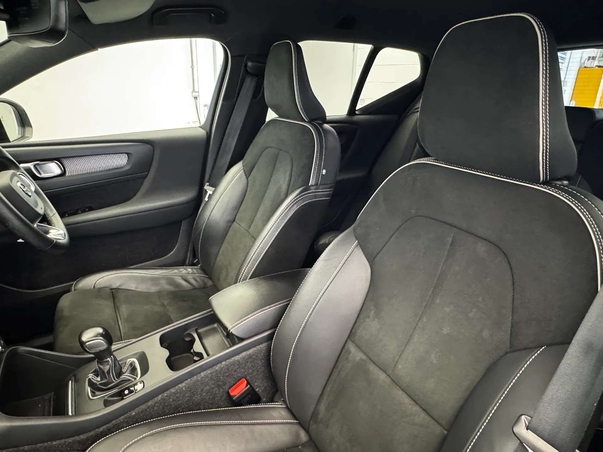 2022 VOLVO XC40 2022 VOLVO XC40