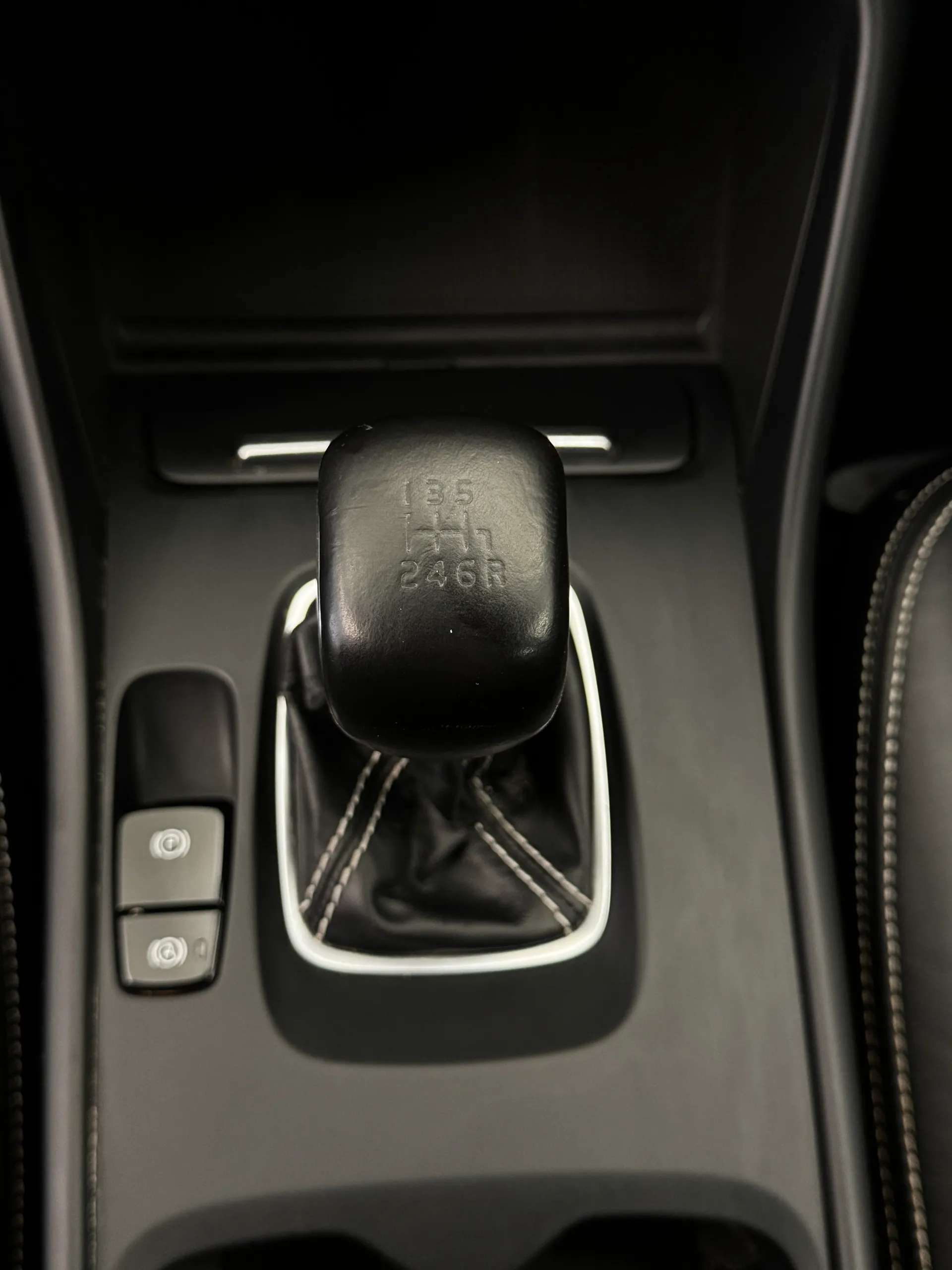 2022 VOLVO XC40 2022 VOLVO XC40