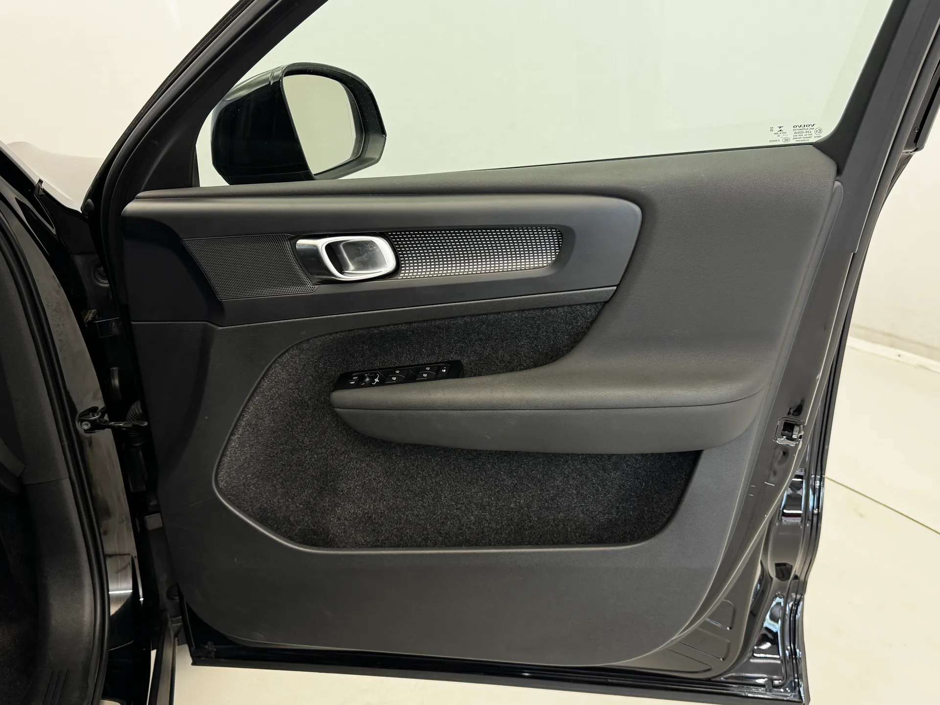 2022 VOLVO XC40 2022 VOLVO XC40