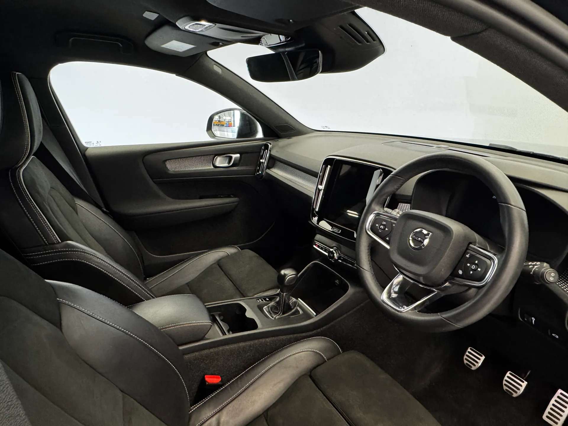 2022 VOLVO XC40 2022 VOLVO XC40