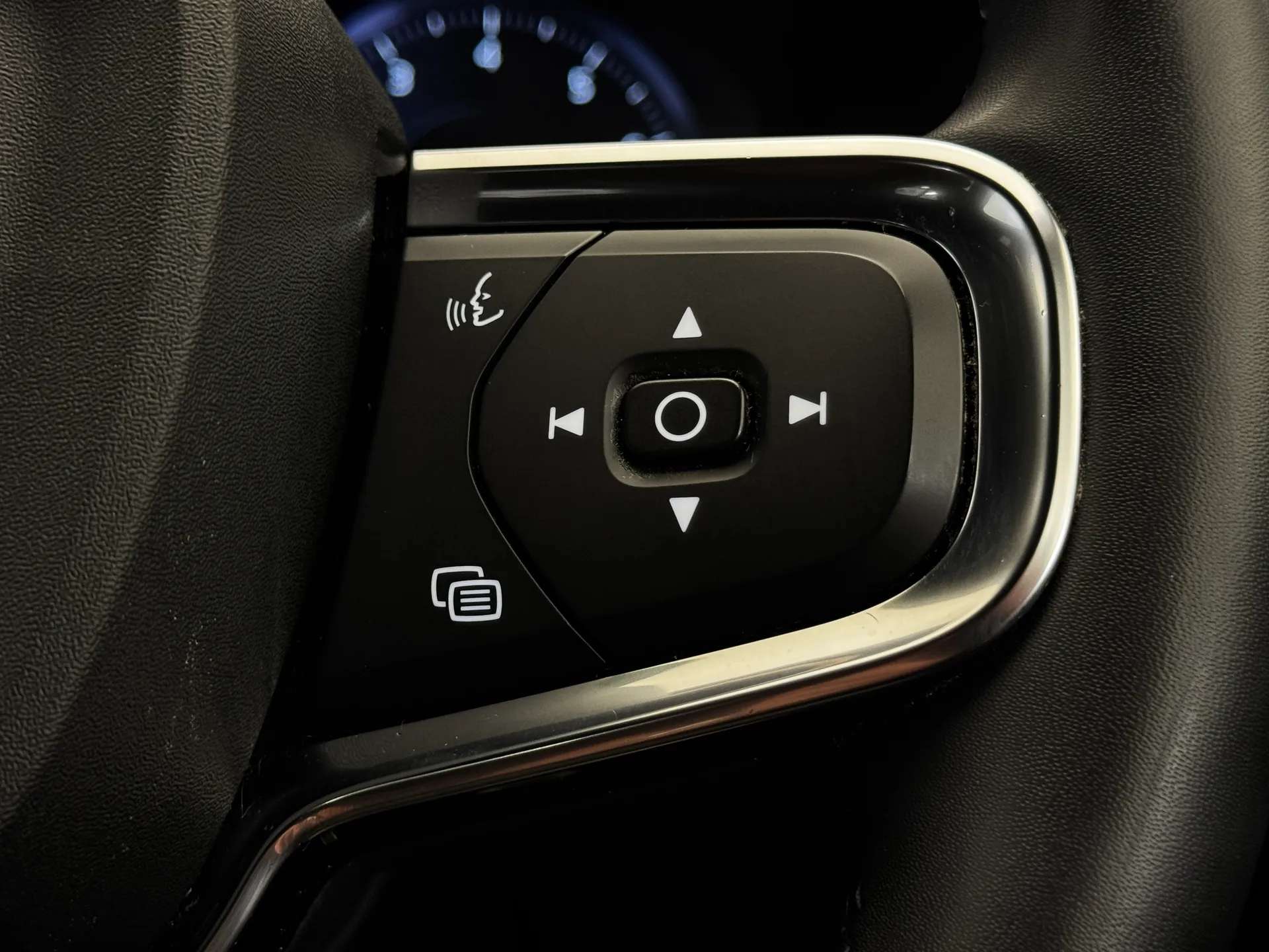 2022 VOLVO XC40 2022 VOLVO XC40