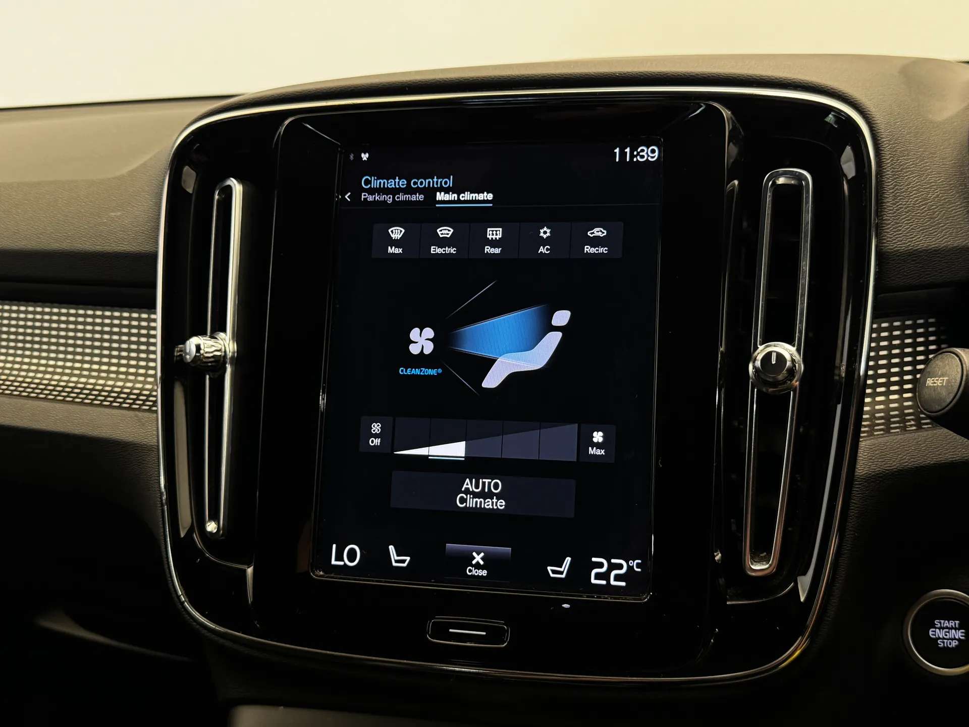 2022 VOLVO XC40 2022 VOLVO XC40