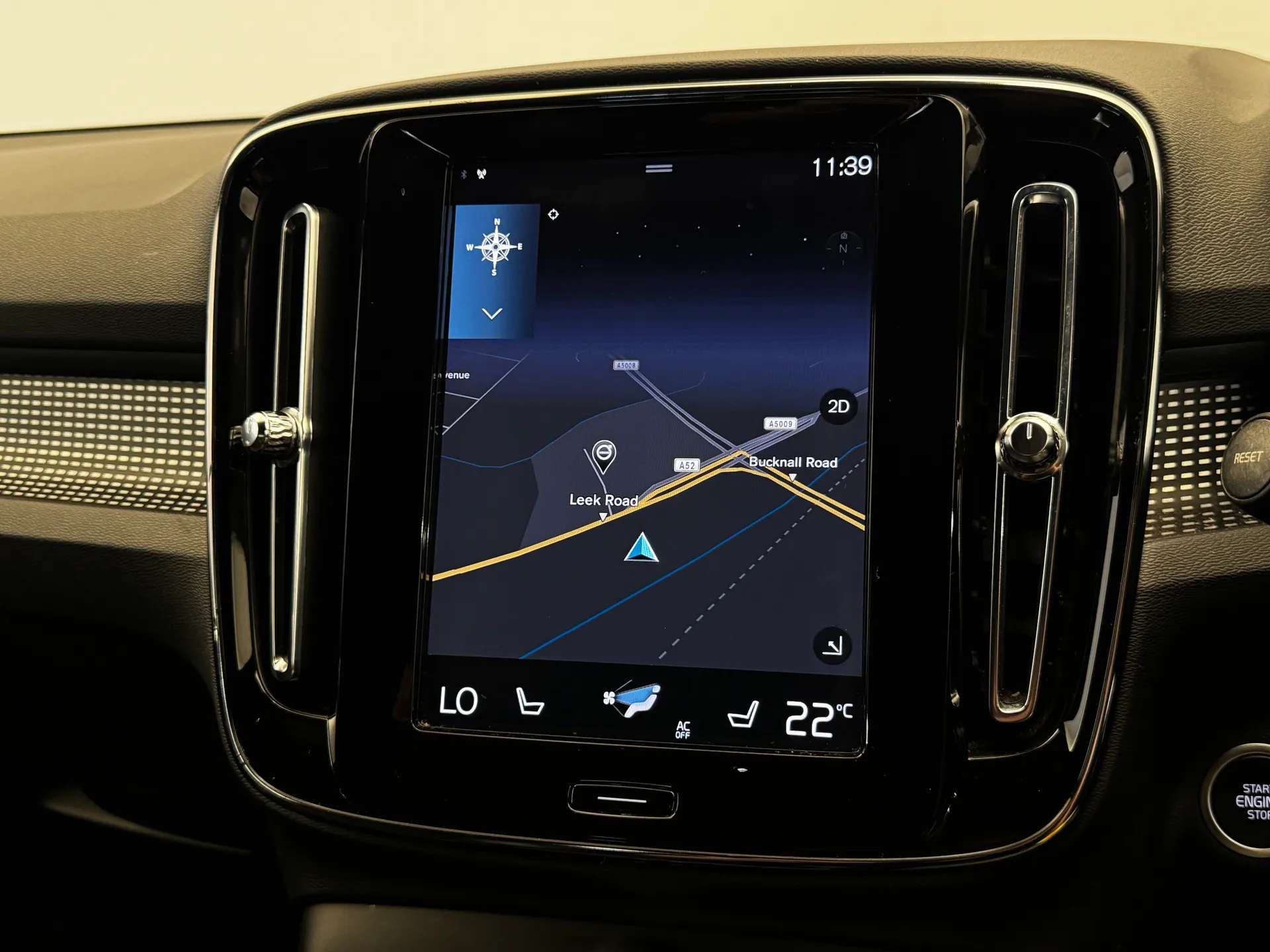 2022 VOLVO XC40 2022 VOLVO XC40