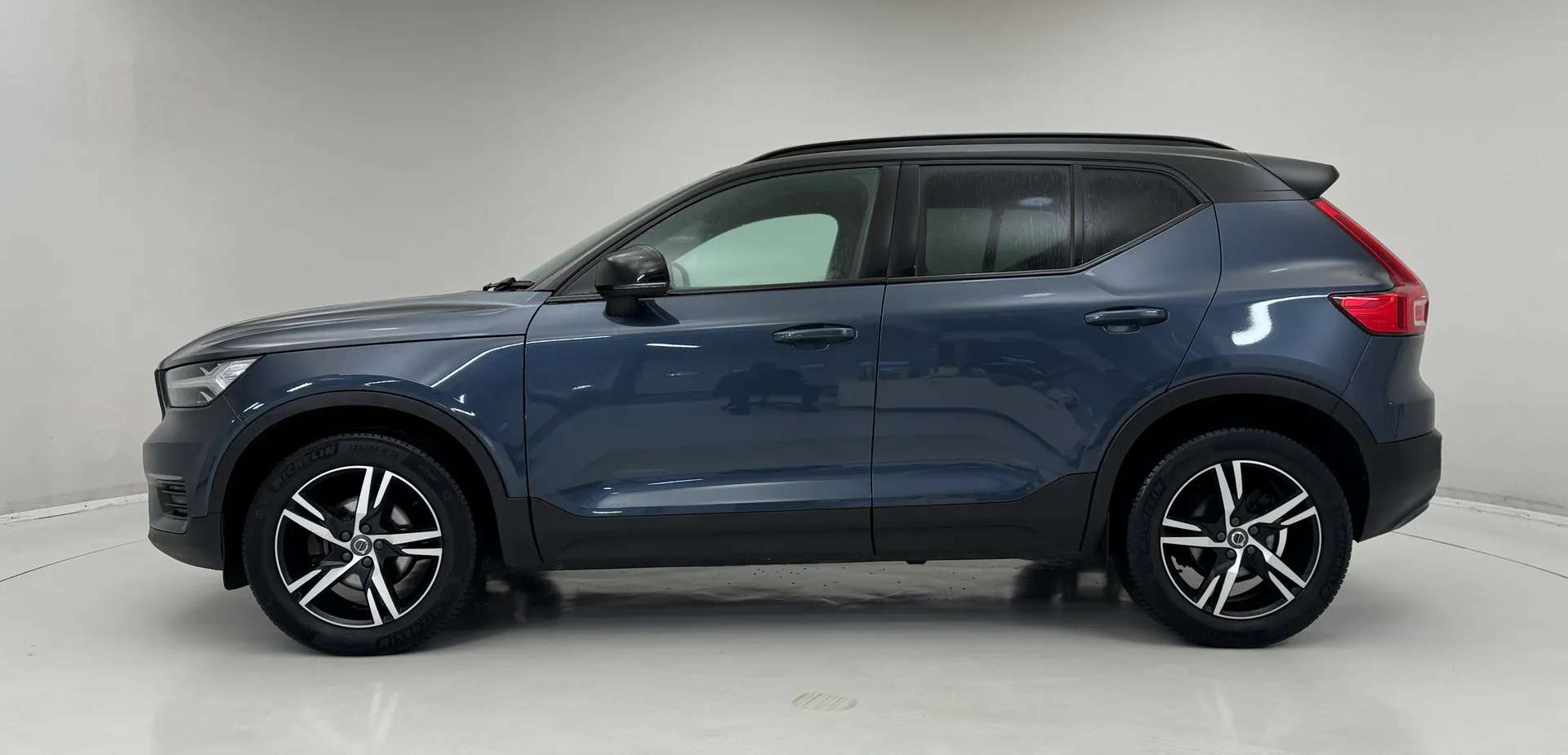 2021 VOLVO XC40 2021 VOLVO XC40