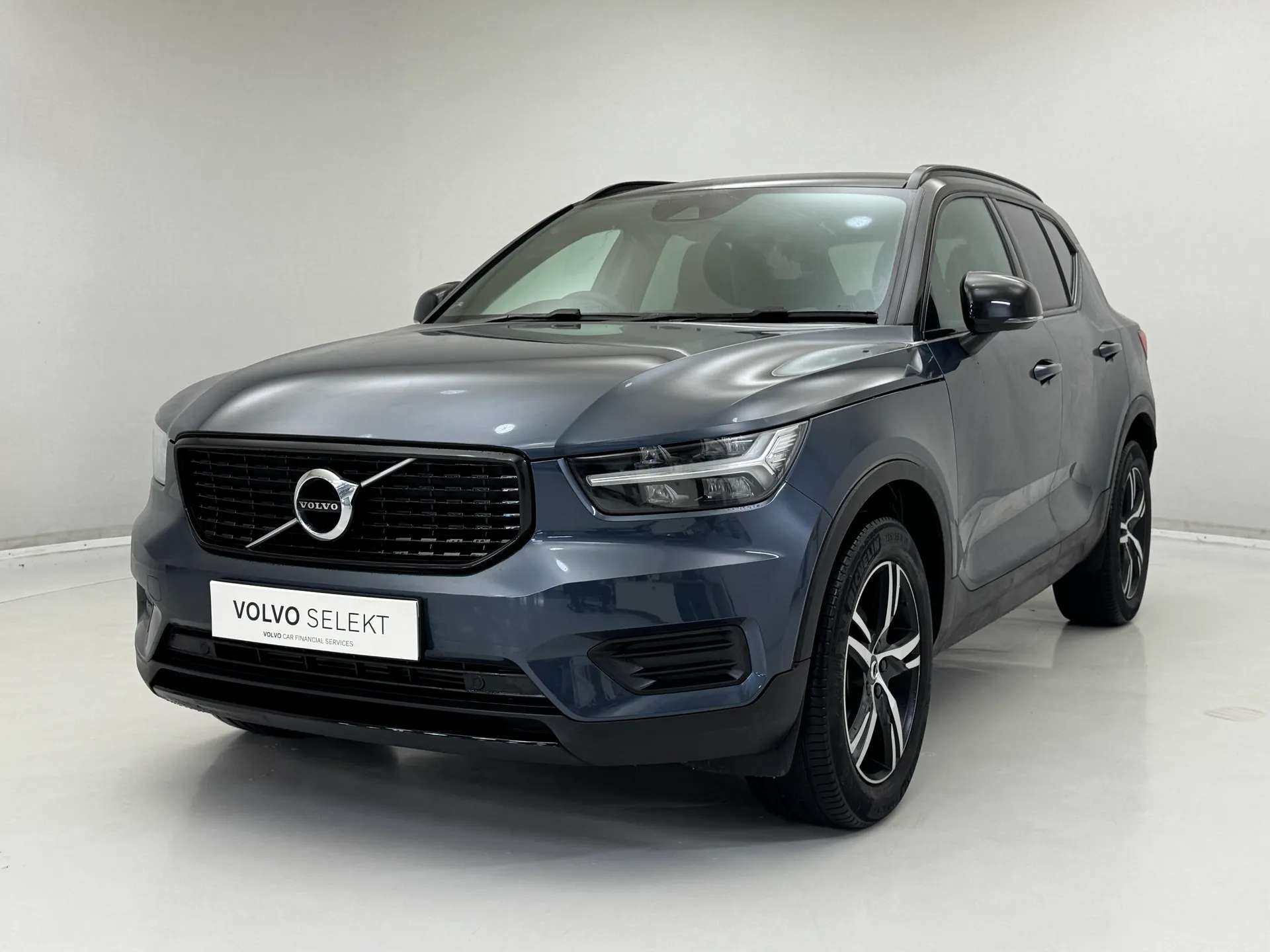 2021 VOLVO XC40 2021 VOLVO XC40