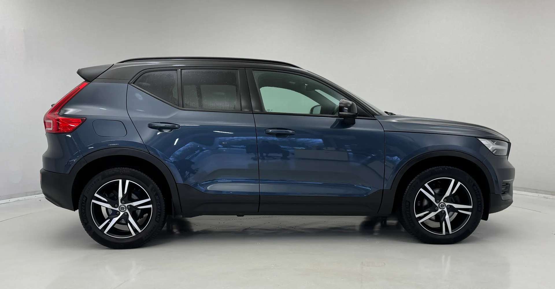 2021 VOLVO XC40 2021 VOLVO XC40