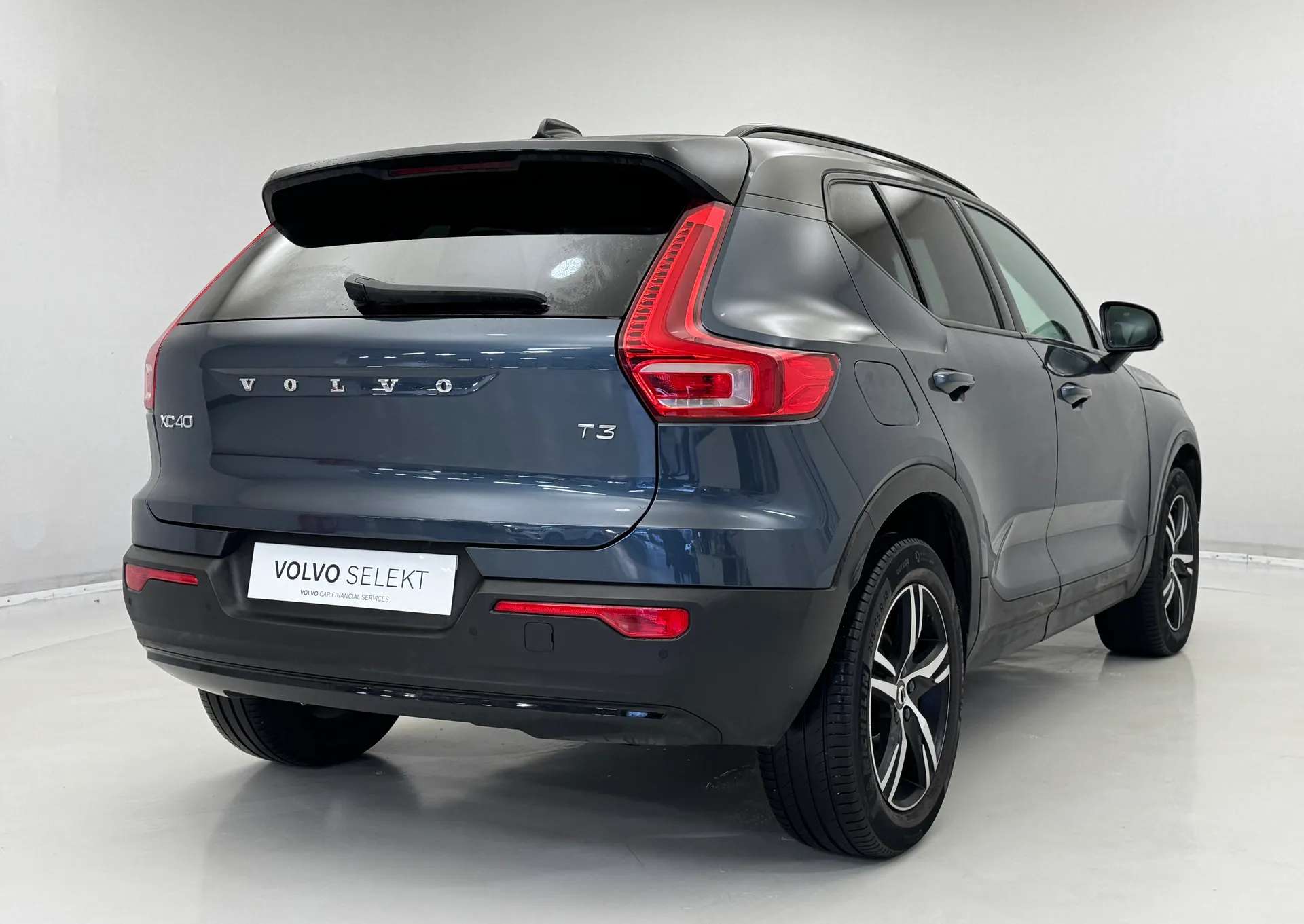 2021 VOLVO XC40 2021 VOLVO XC40