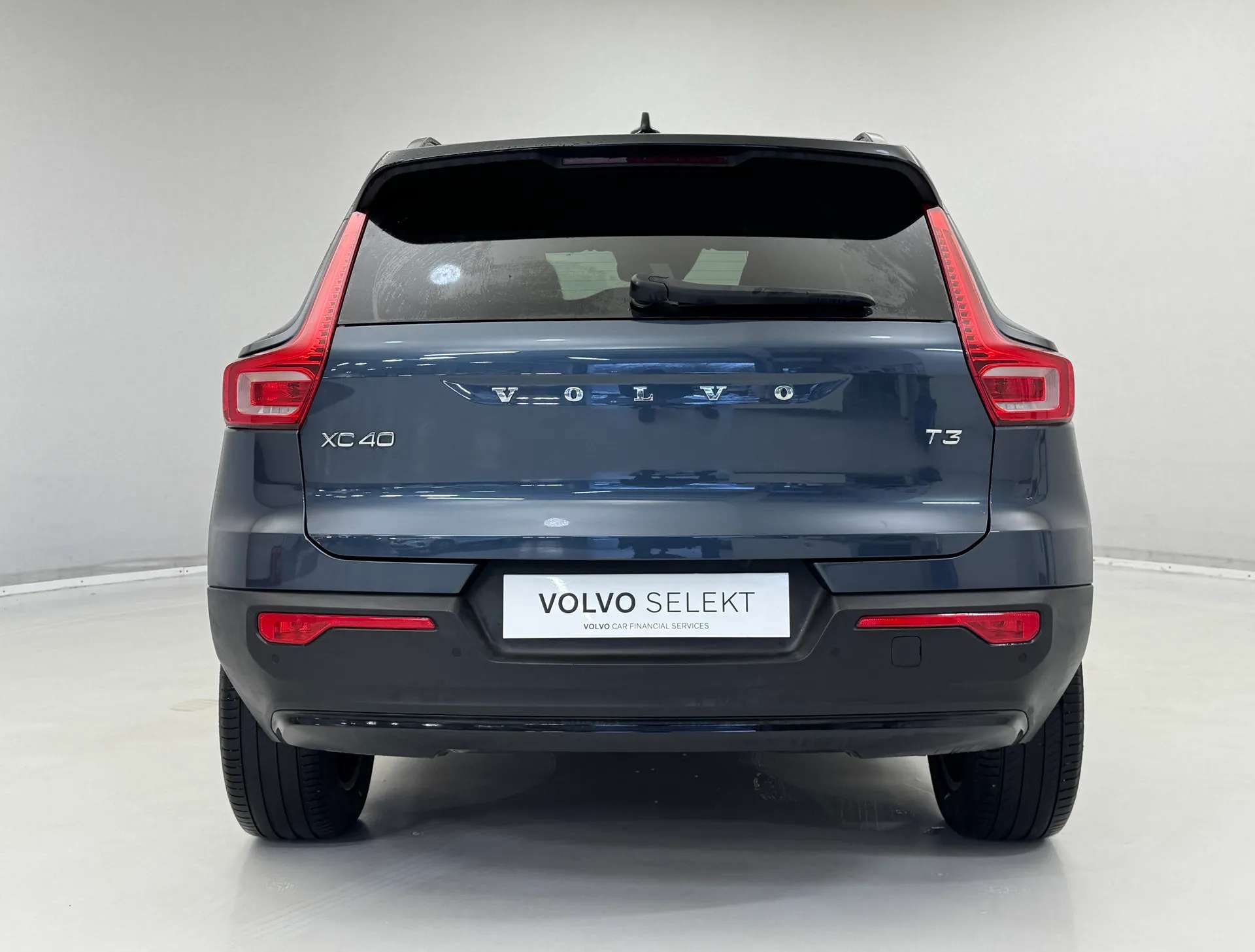 2021 VOLVO XC40 2021 VOLVO XC40