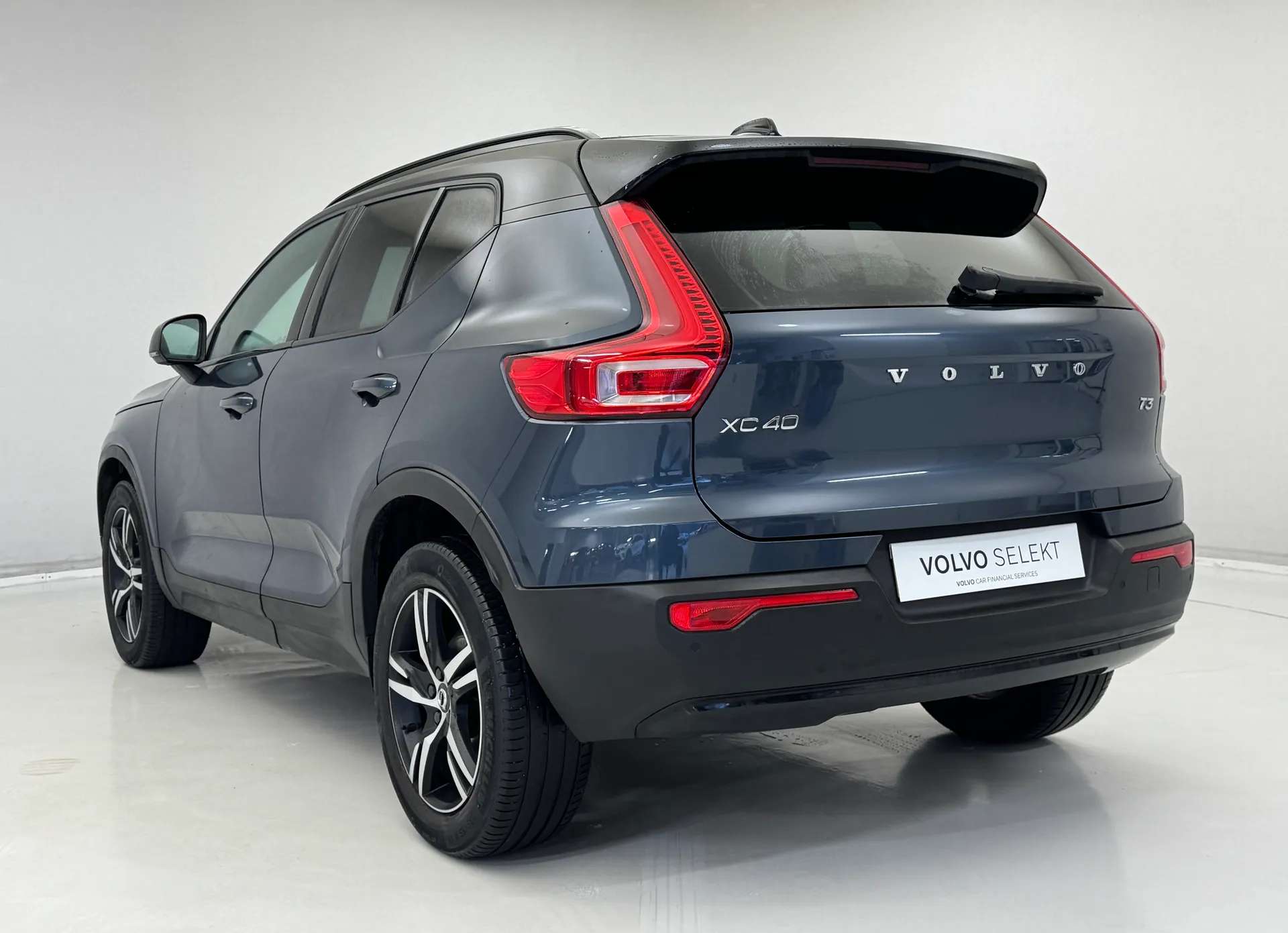 2021 VOLVO XC40 2021 VOLVO XC40