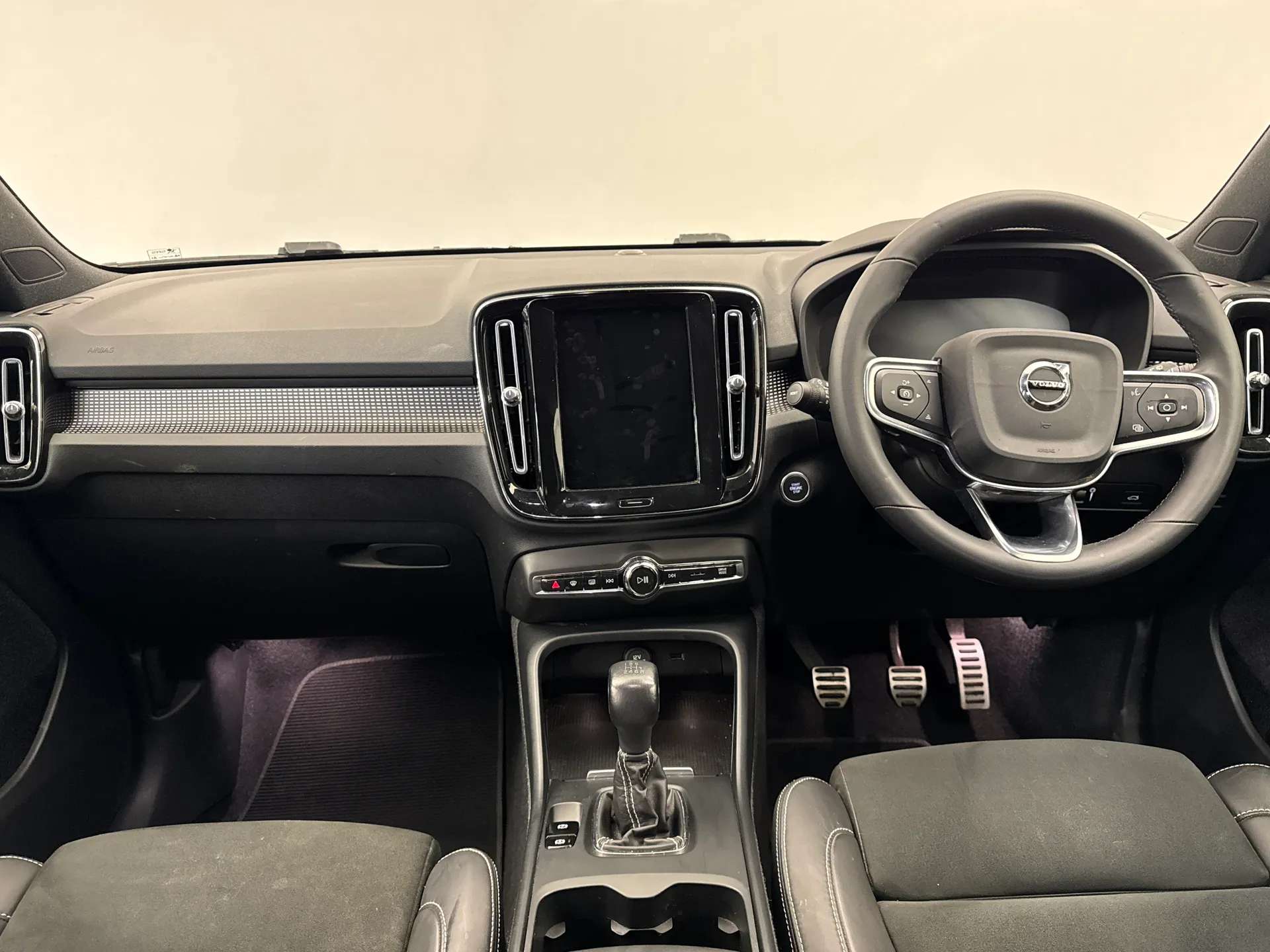 2021 VOLVO XC40 2021 VOLVO XC40