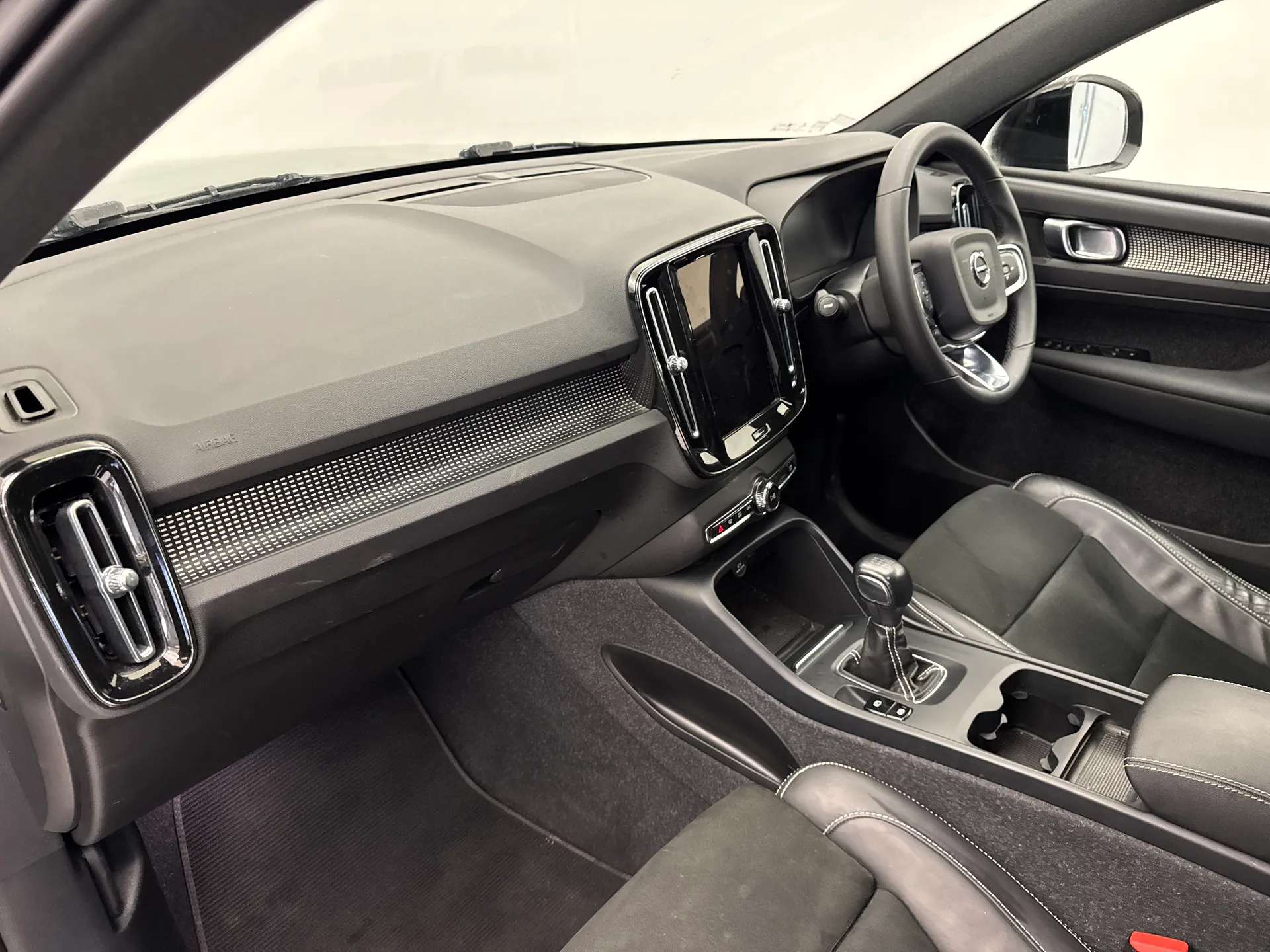 2021 VOLVO XC40 2021 VOLVO XC40