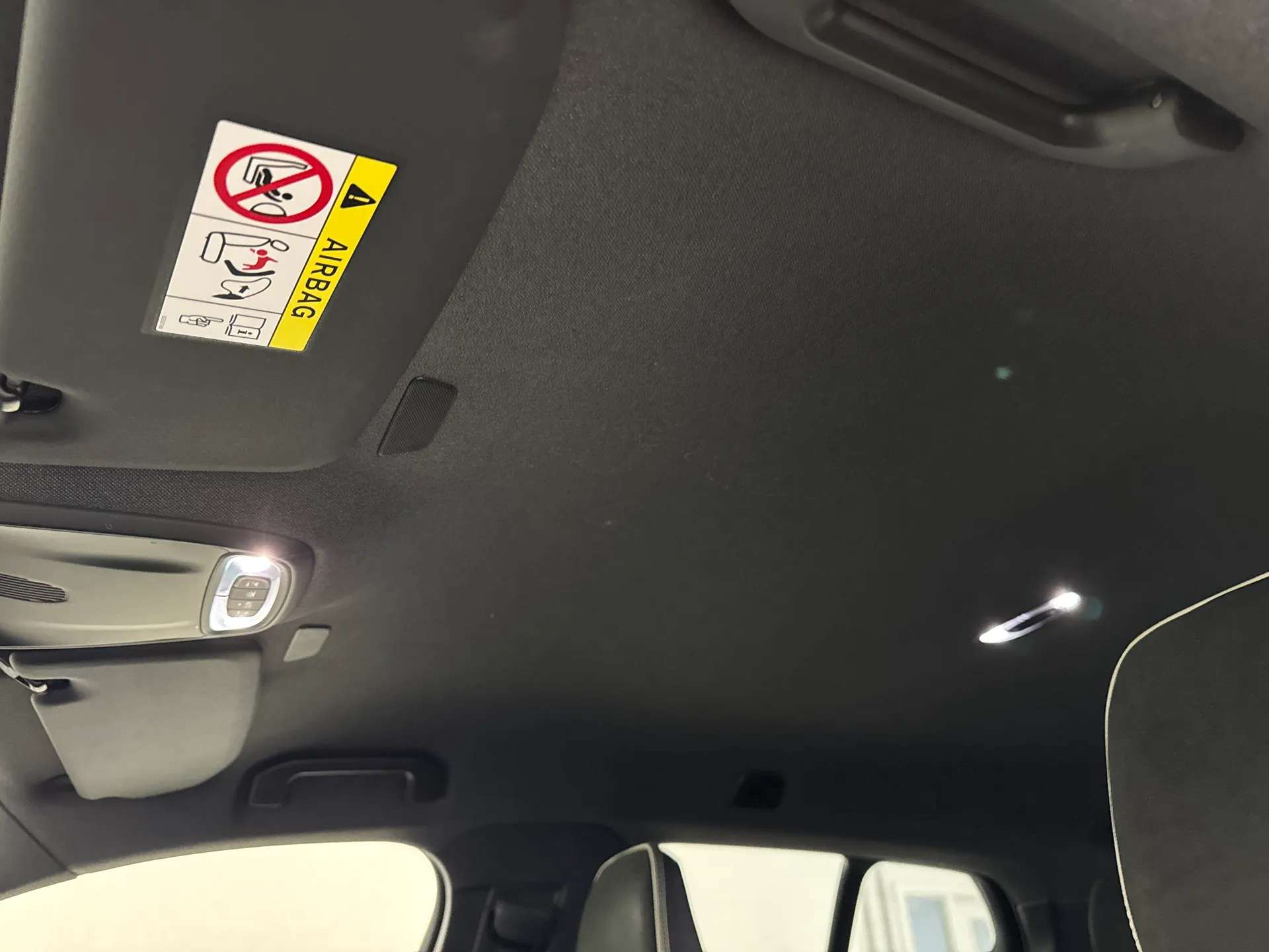 2021 VOLVO XC40 2021 VOLVO XC40