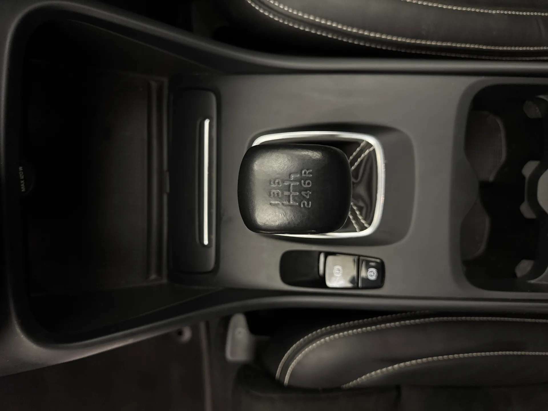 2021 VOLVO XC40 2021 VOLVO XC40