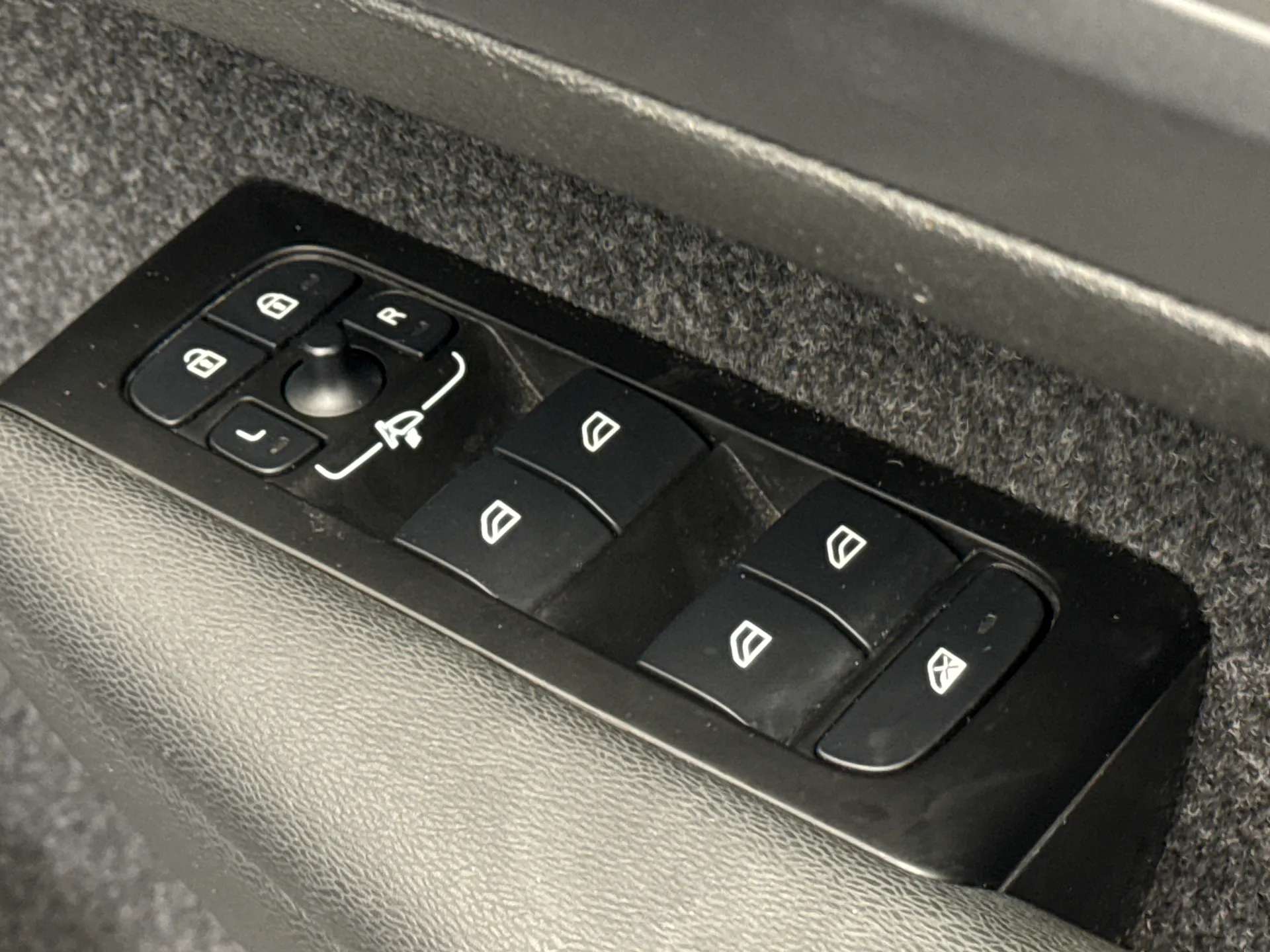 2021 VOLVO XC40 2021 VOLVO XC40