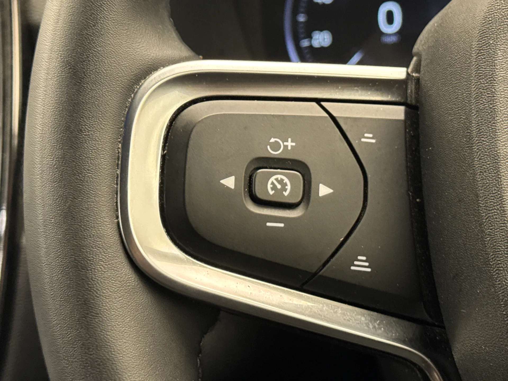 2021 VOLVO XC40 2021 VOLVO XC40