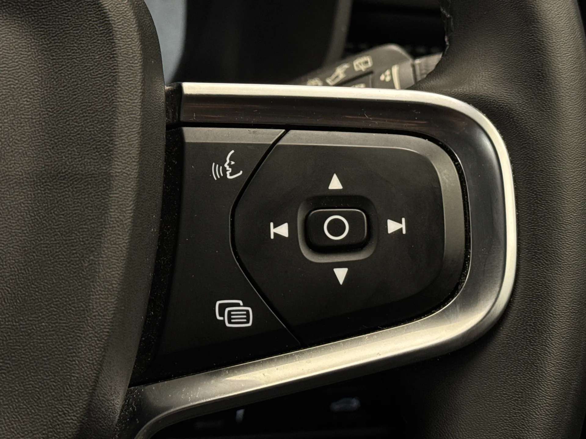 2021 VOLVO XC40 2021 VOLVO XC40