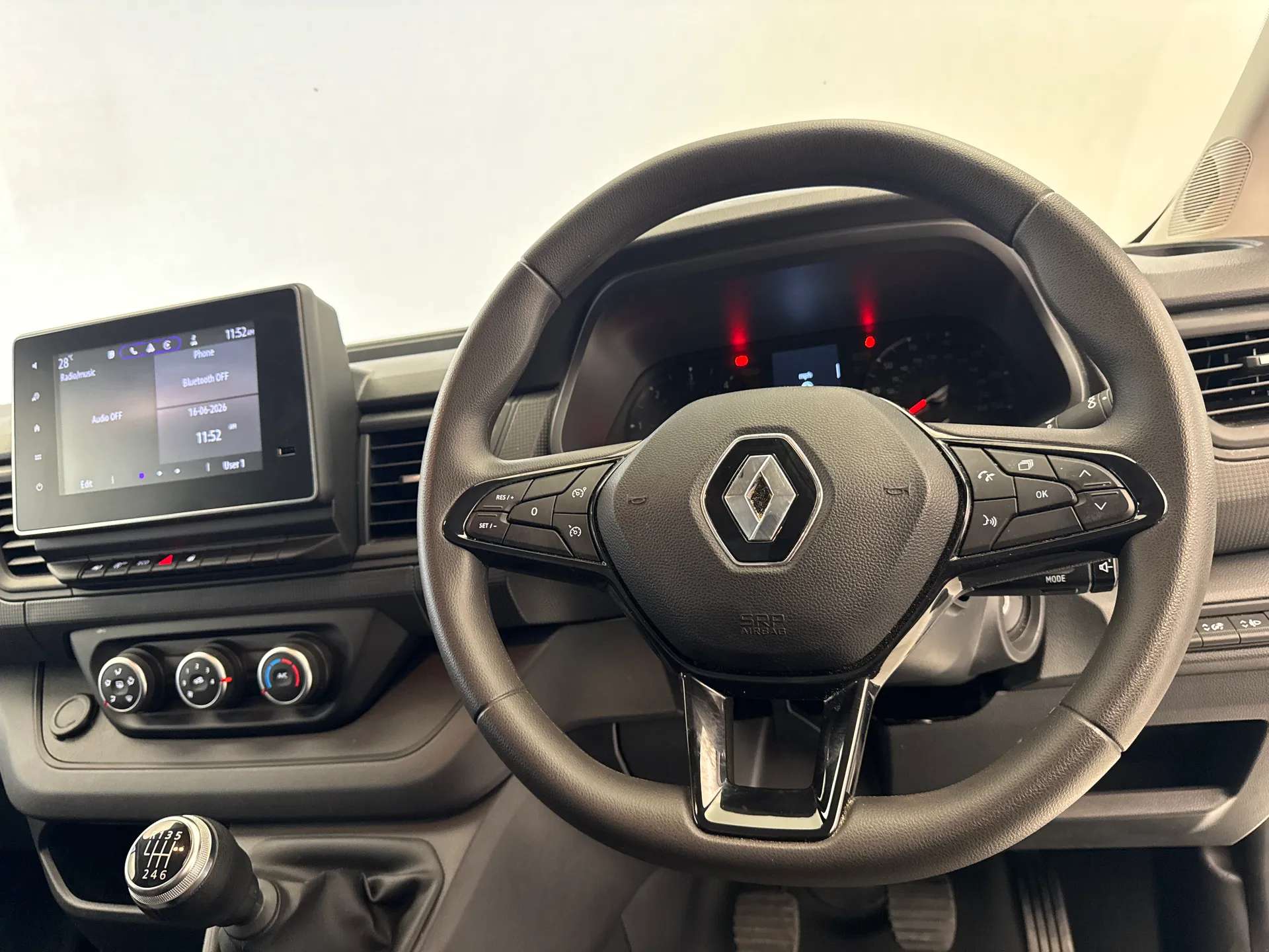 2024 RENAULT TRAFIC 2024 RENAULT TRAFIC