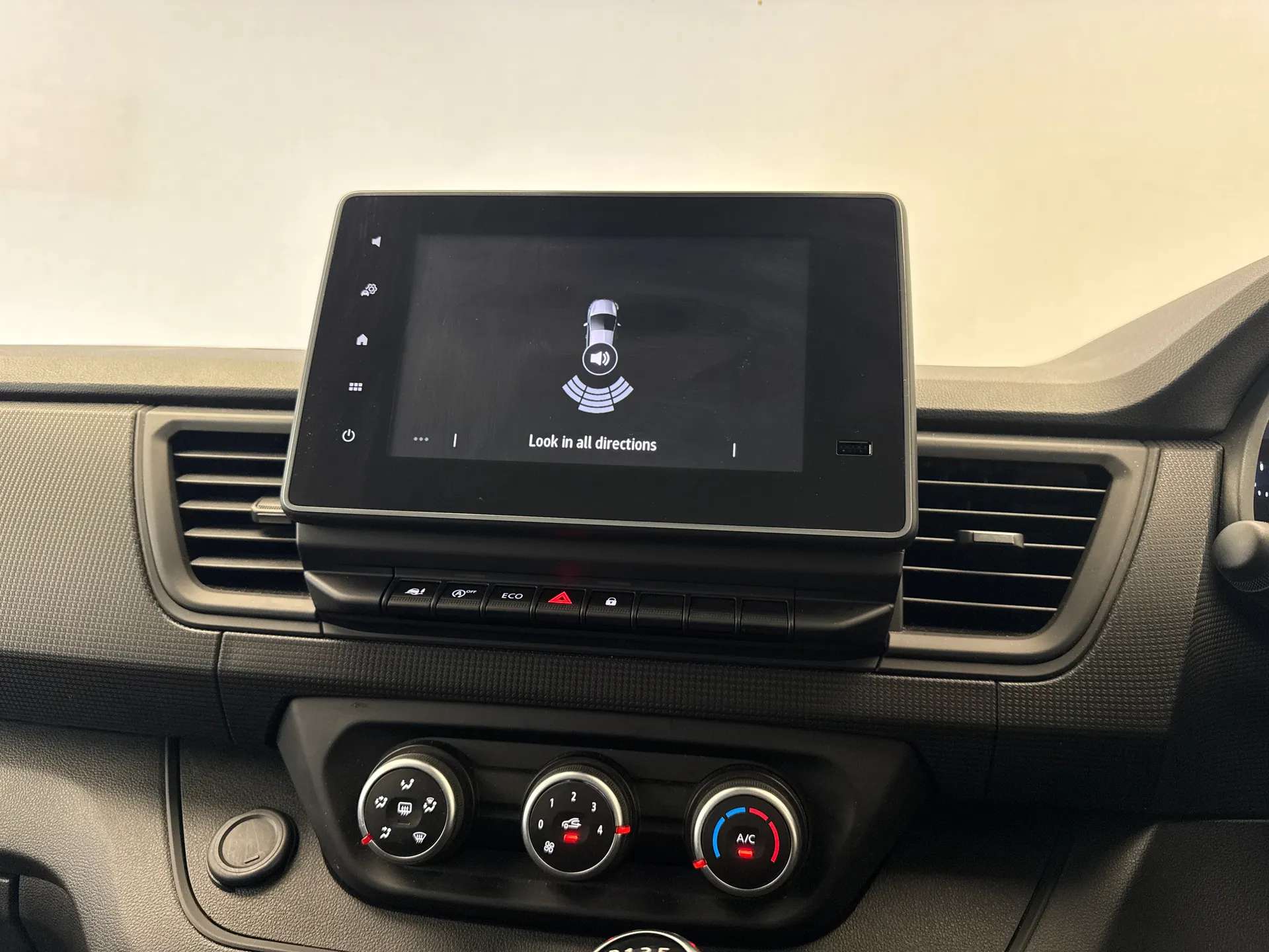 2024 RENAULT TRAFIC 2024 RENAULT TRAFIC