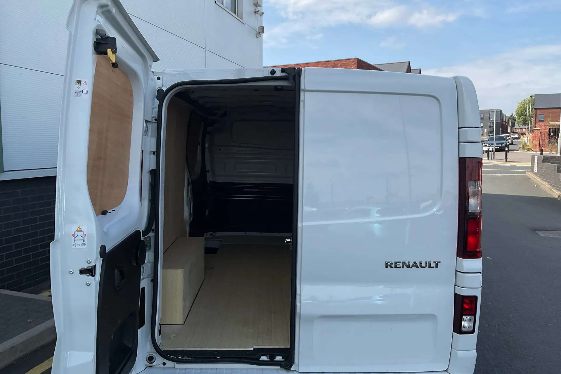 2024 RENAULT TRAFIC 2024 RENAULT TRAFIC