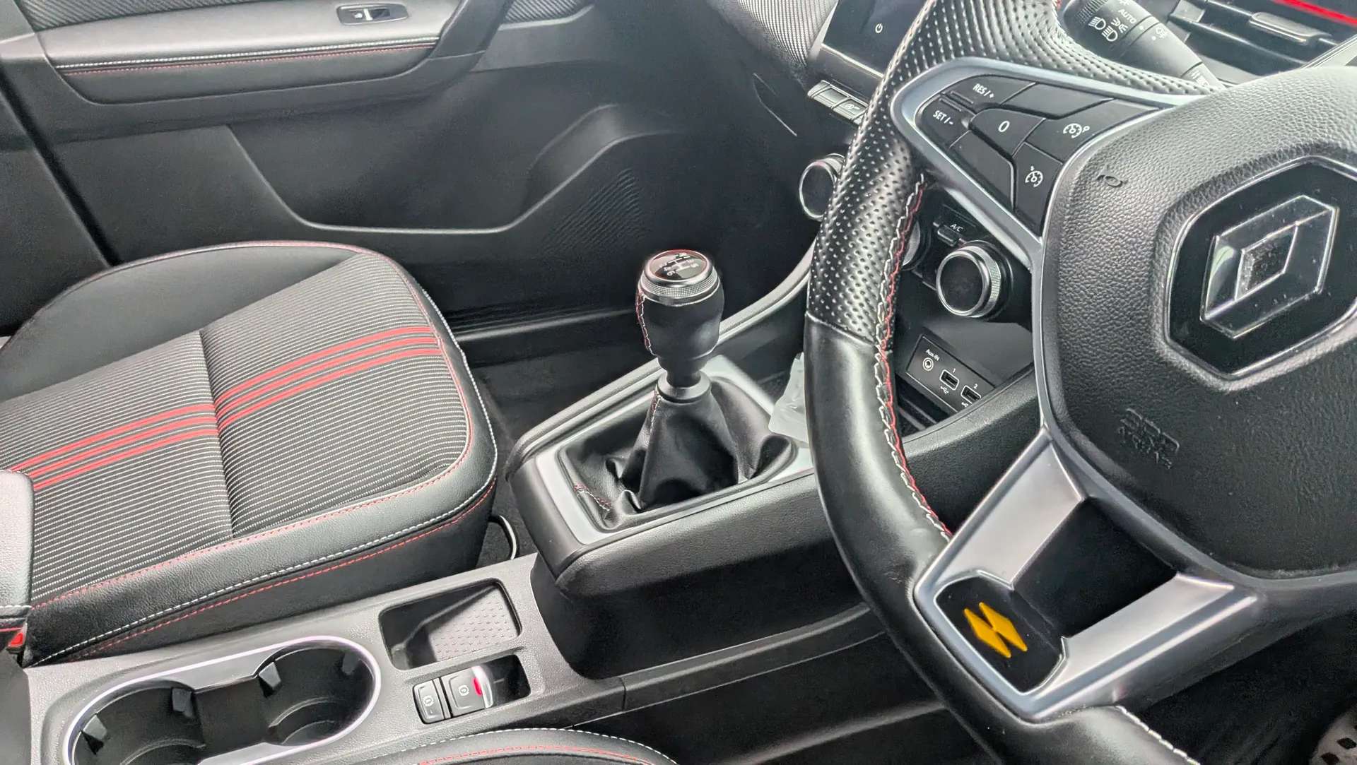 2022 RENAULT CAPTUR 2022 RENAULT CAPTUR