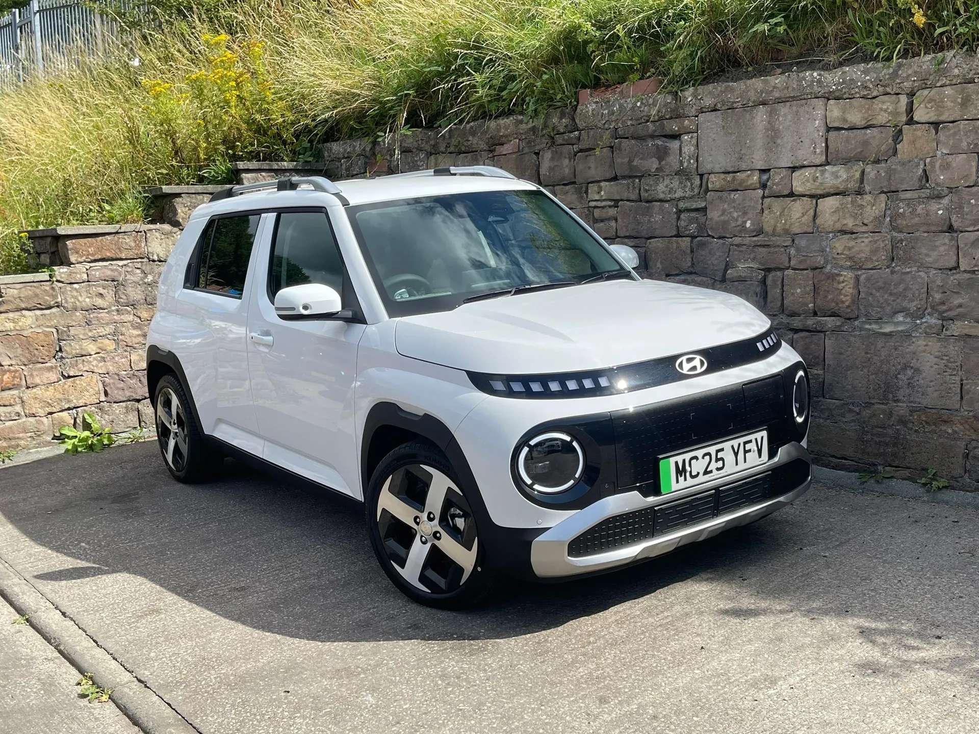 A 2025 HYUNDAI INSTER 85kW 02 49kWh 5dr Auto â223--229 MILES DRIVING RANGEâ A 2025 HYUNDAI INSTER 85kW 02 49kWh 5dr Auto â223--229 MILES DRIVING RANGEâ