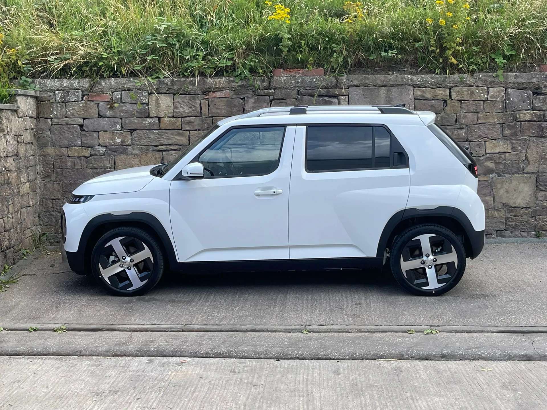 A 2025 HYUNDAI INSTER 85kW 02 49kWh 5dr Auto â223--229 MILES DRIVING RANGEâ A 2025 HYUNDAI INSTER 85kW 02 49kWh 5dr Auto â223--229 MILES DRIVING RANGEâ