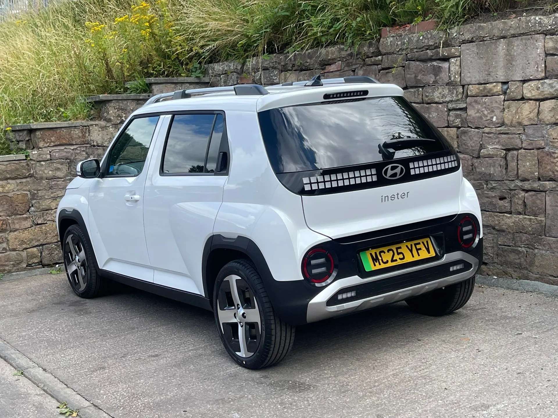 A 2025 HYUNDAI INSTER 85kW 02 49kWh 5dr Auto â223--229 MILES DRIVING RANGEâ A 2025 HYUNDAI INSTER 85kW 02 49kWh 5dr Auto â223--229 MILES DRIVING RANGEâ