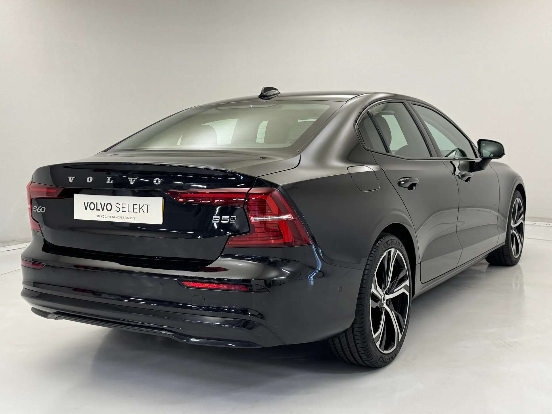 A 2023 VOLVO S60 2.0 B5P Ultimate Dark 4dr AWD Auto A 2023 VOLVO S60 2.0 B5P Ultimate Dark 4dr AWD Auto