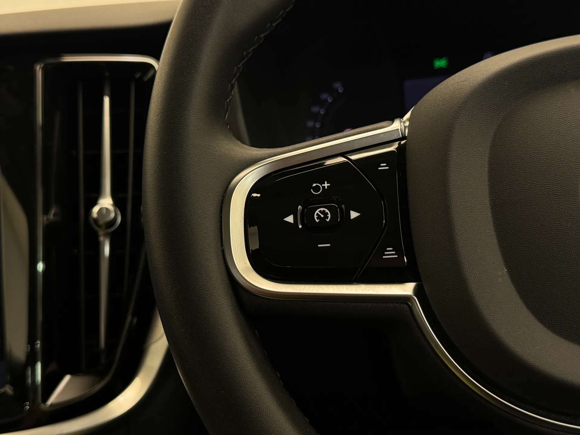 2023 VOLVO S60 2023 VOLVO S60