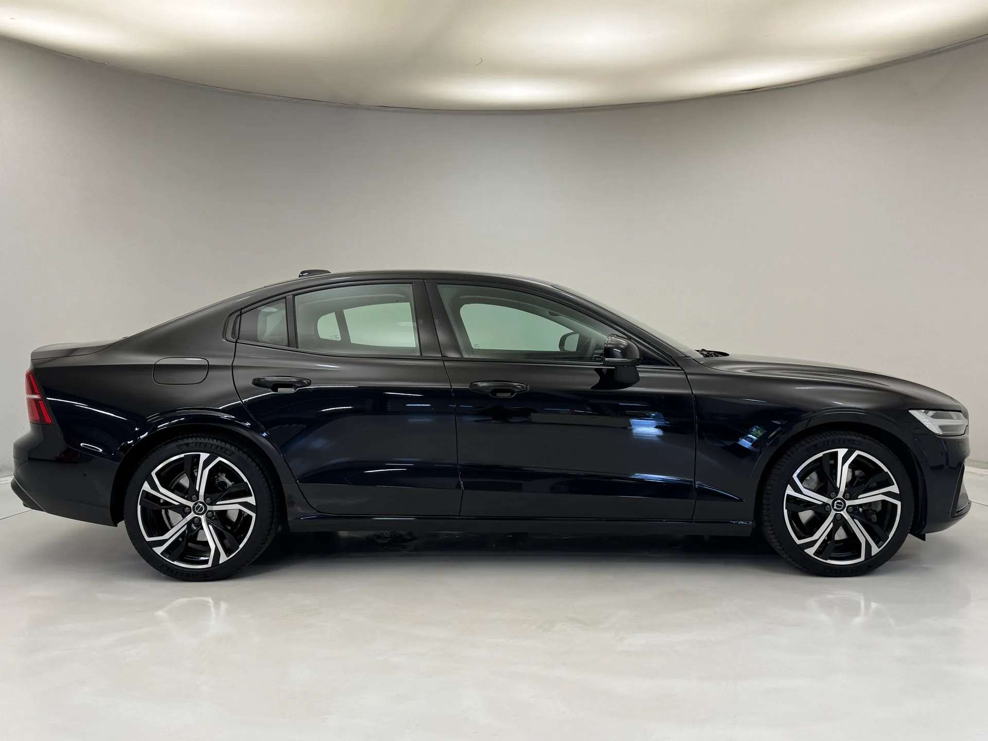A 2023 VOLVO S60 2.0 B5P Ultimate Dark 4dr AWD Auto A 2023 VOLVO S60 2.0 B5P Ultimate Dark 4dr AWD Auto