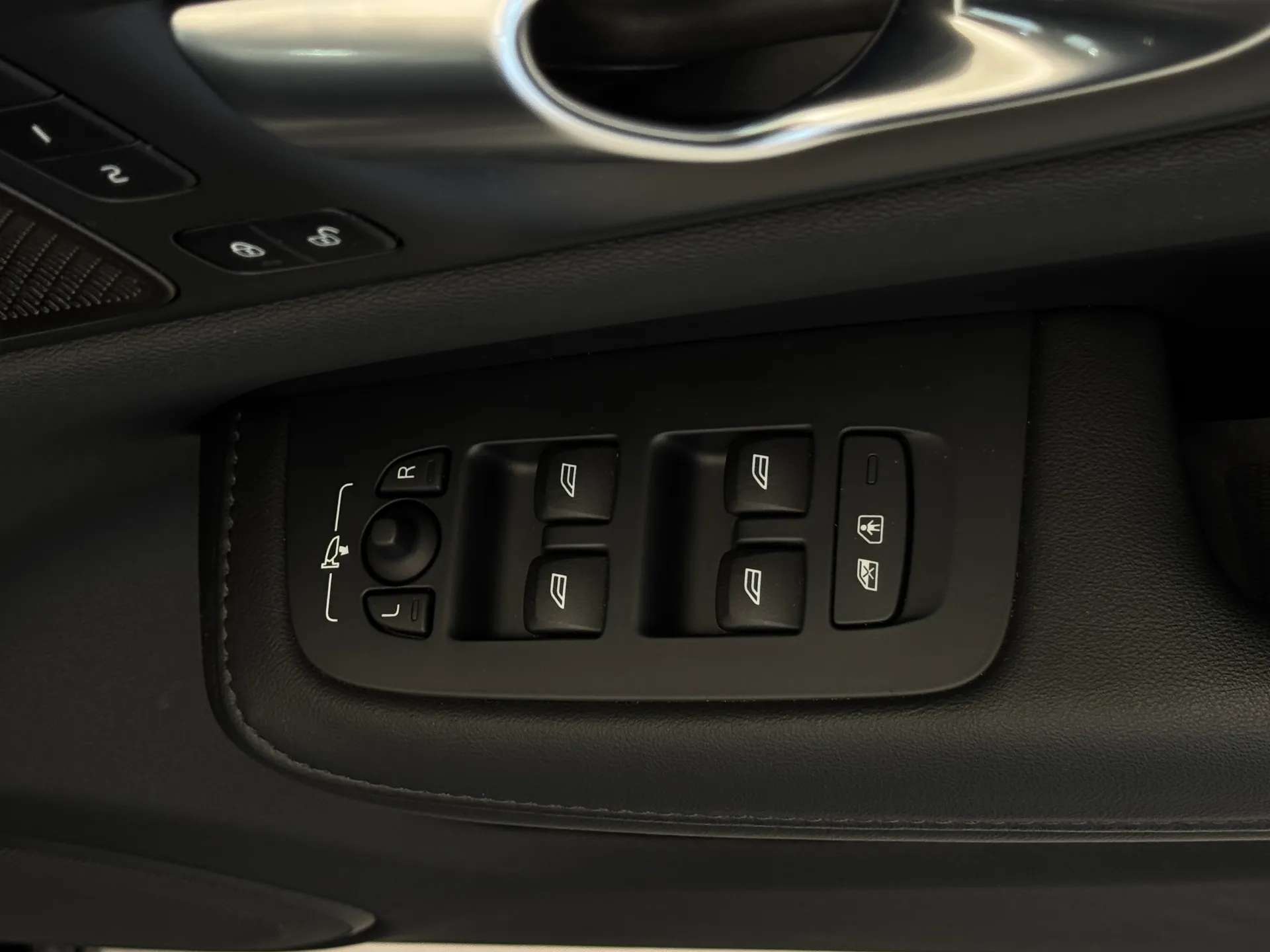 2023 VOLVO S60 2023 VOLVO S60