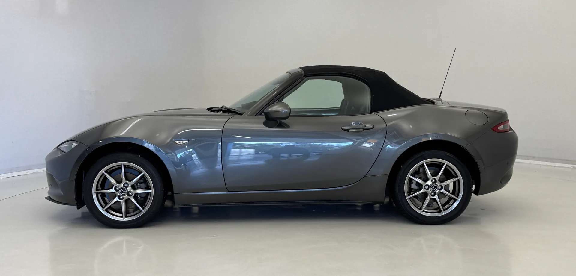 2022 MAZDA MX-5 2022 MAZDA MX-5