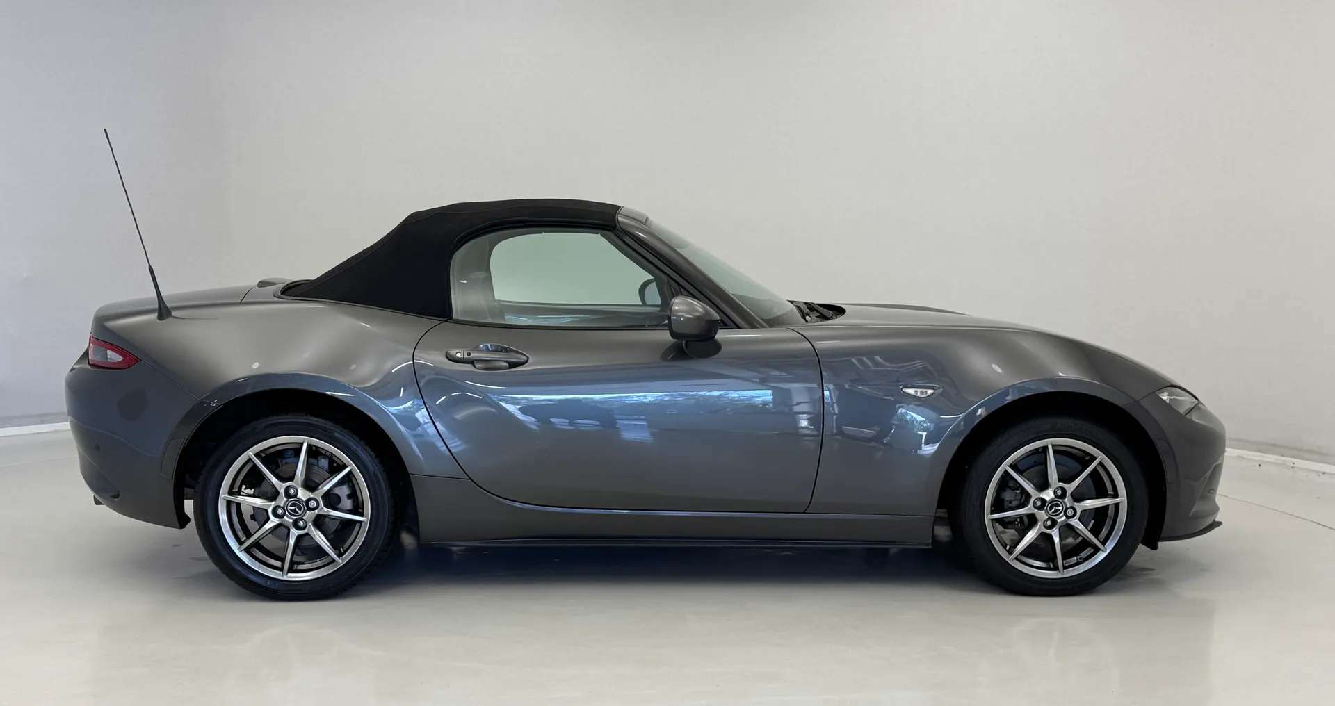 2022 MAZDA MX-5 2022 MAZDA MX-5