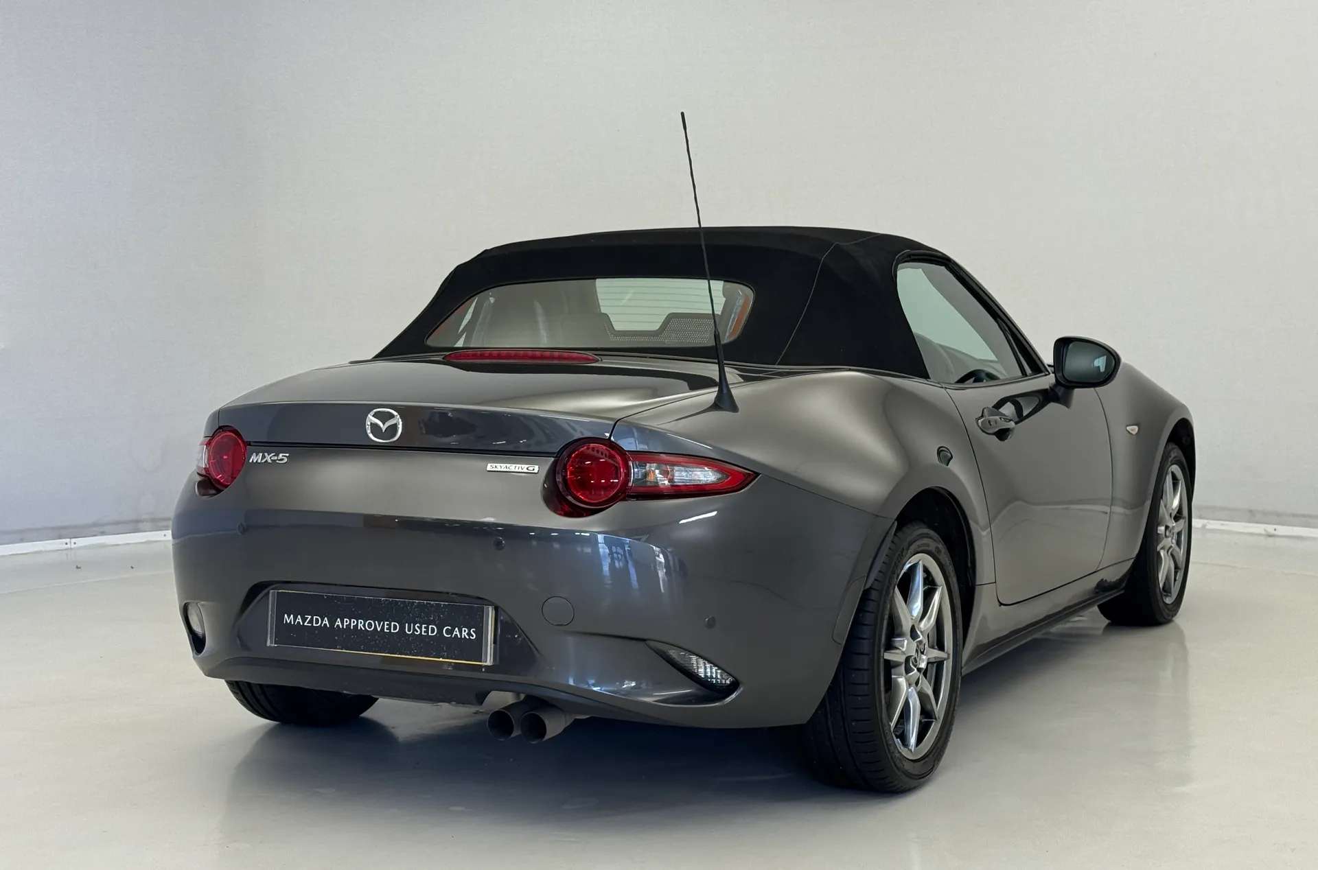 2022 MAZDA MX-5 2022 MAZDA MX-5