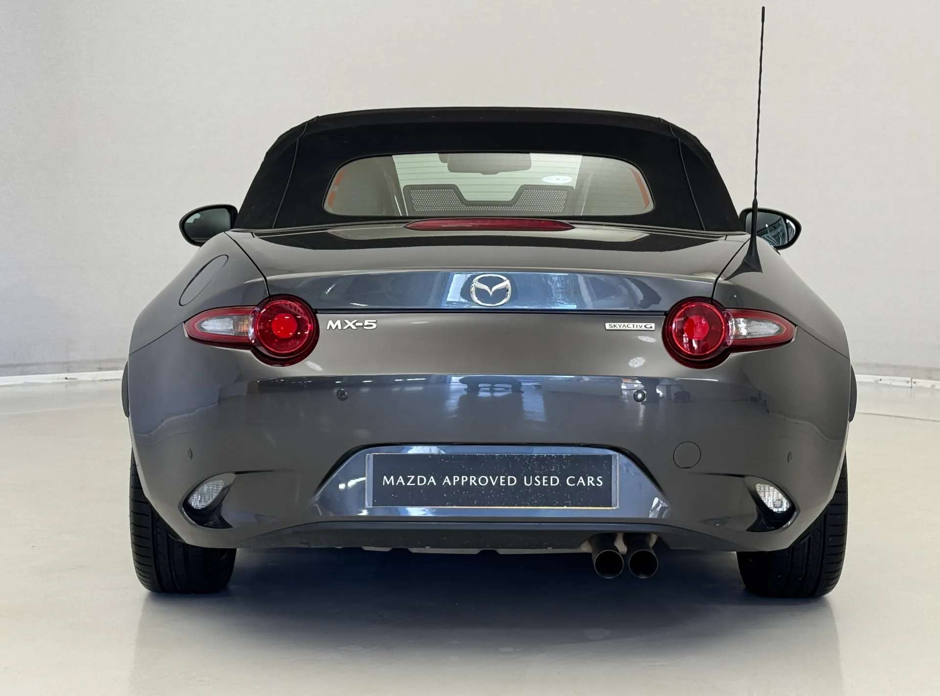 2022 MAZDA MX-5 2022 MAZDA MX-5